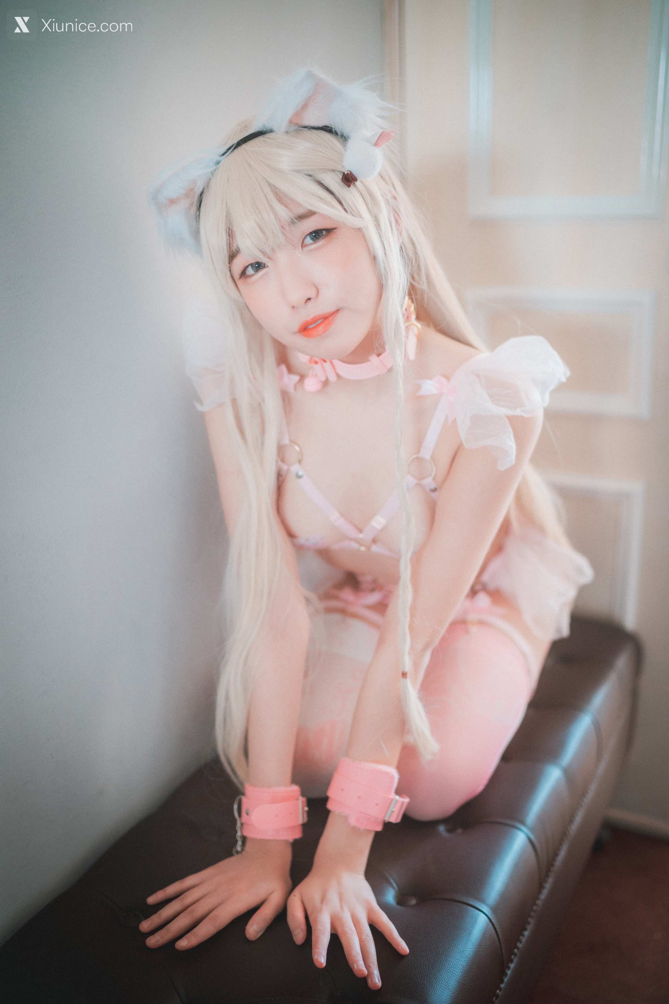 DJAWA Photo – Sonson (손손) – Gata Rosa 4K