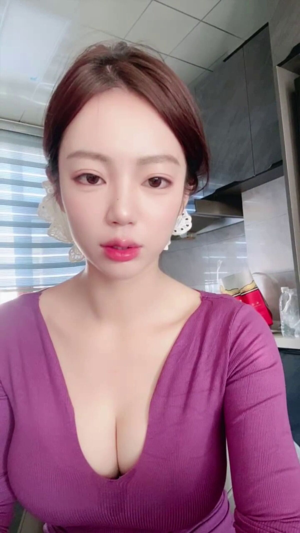 Mei Mei Zi Ya 美美子Ya - 多彩随缘播外围 上下真空诱惑 道具喷水秀 02