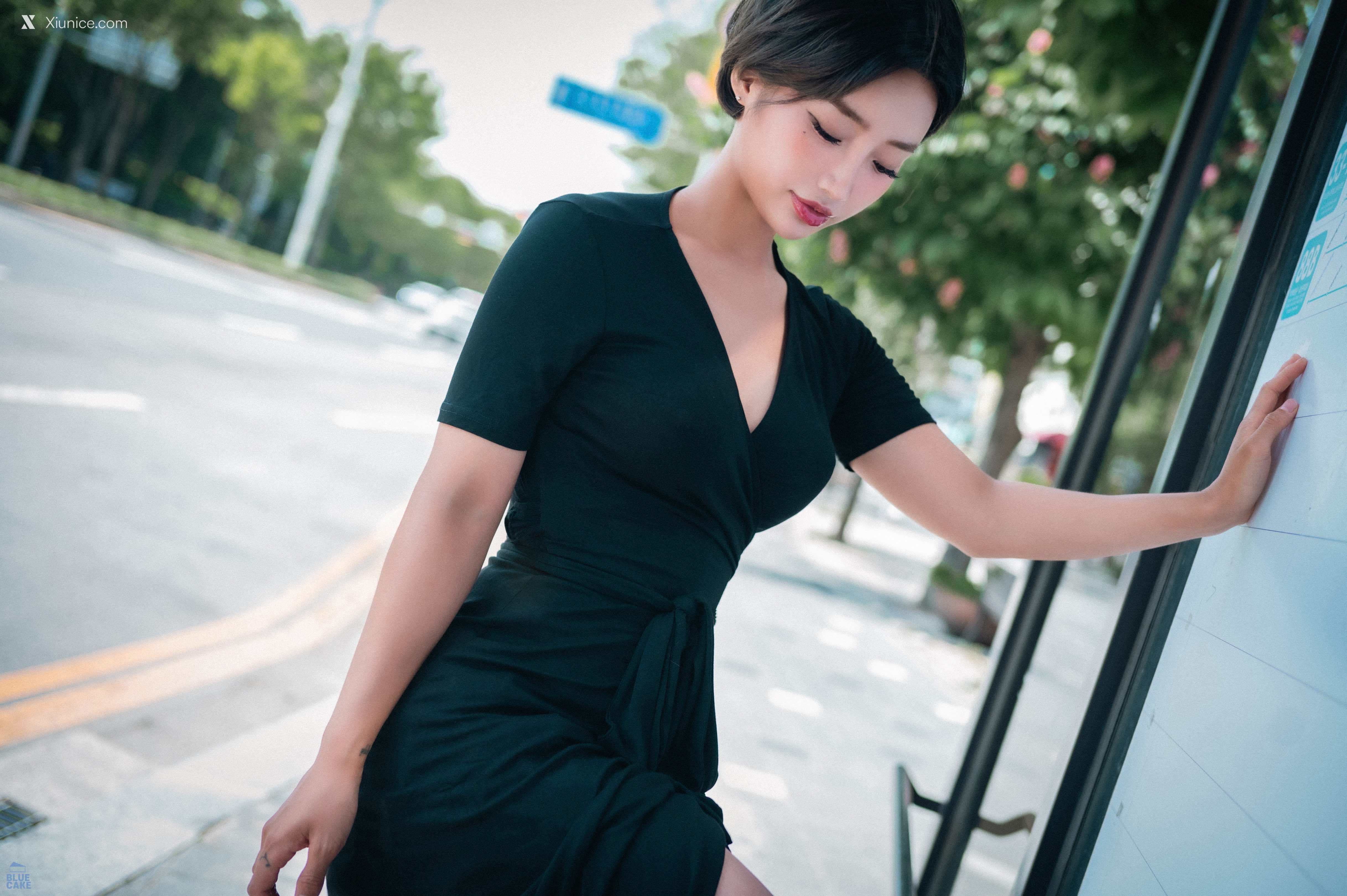 BLUECAKE Booty Queen – Walk in The Park 4K