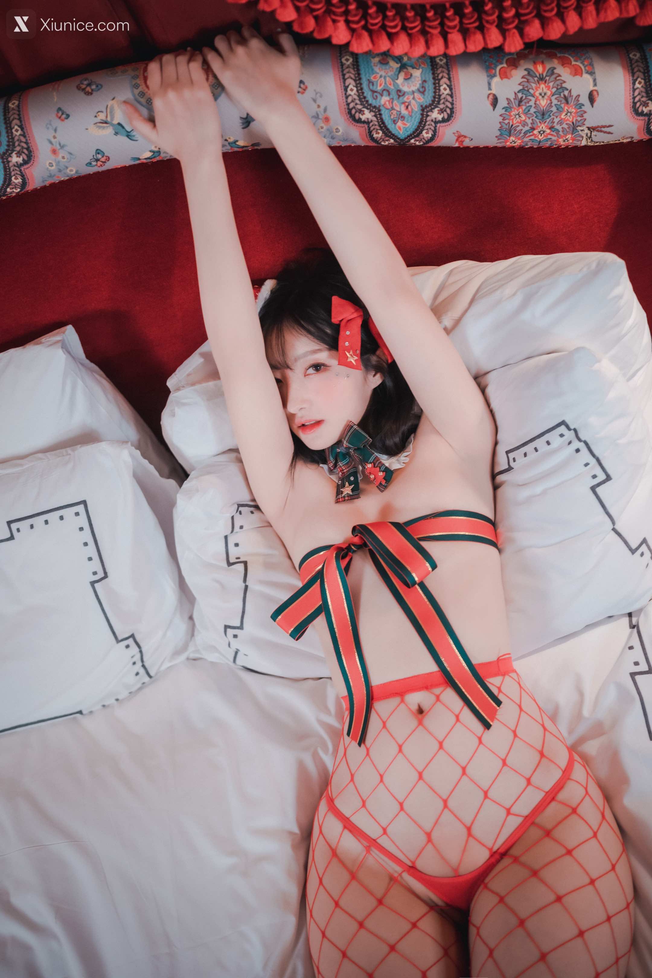 DJAWA Photo – HaNari (하나리) – Christmas Special 4K