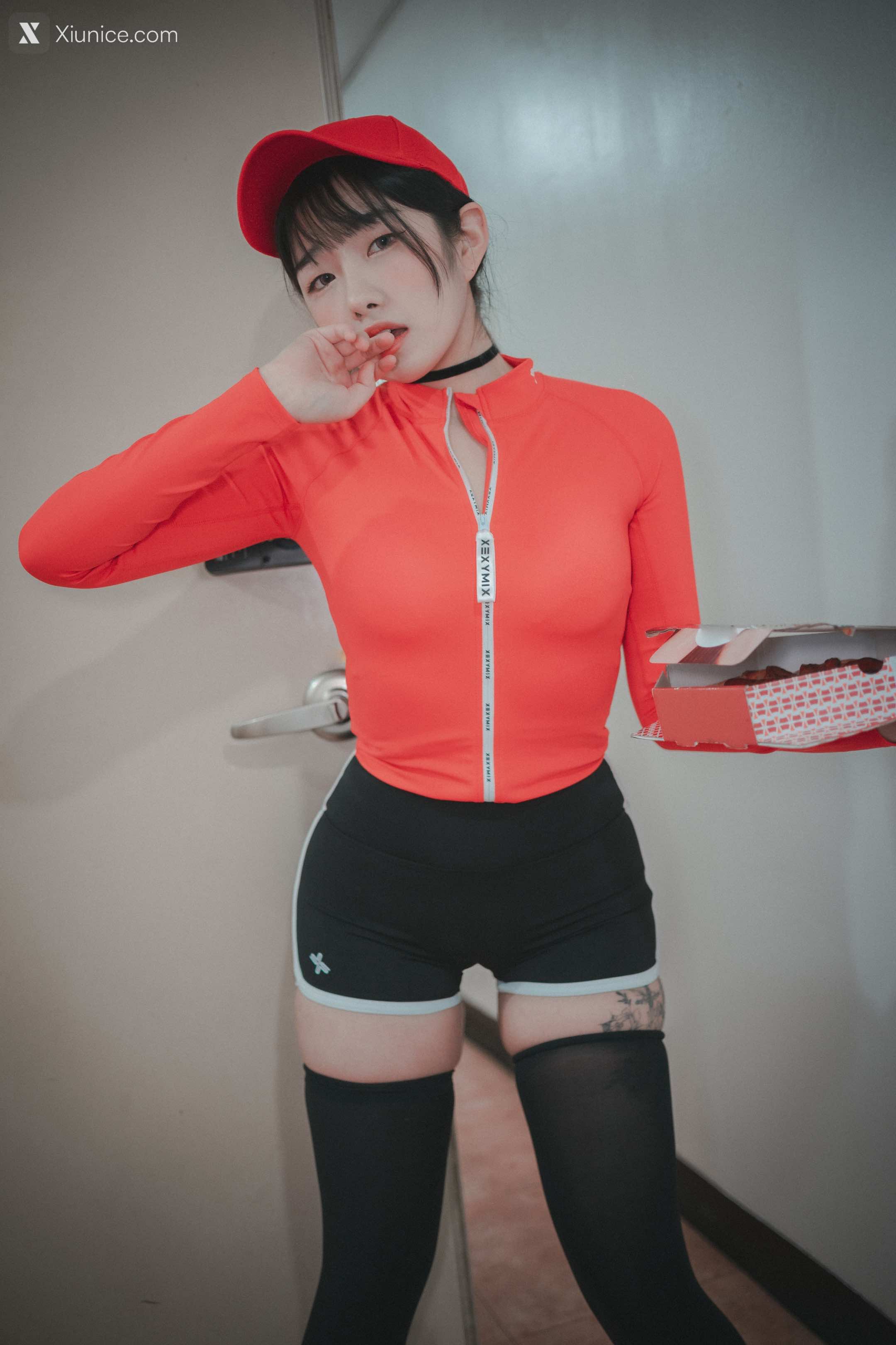 DJAWA Photo – Sonson (손손) – Pizza Girl 4K