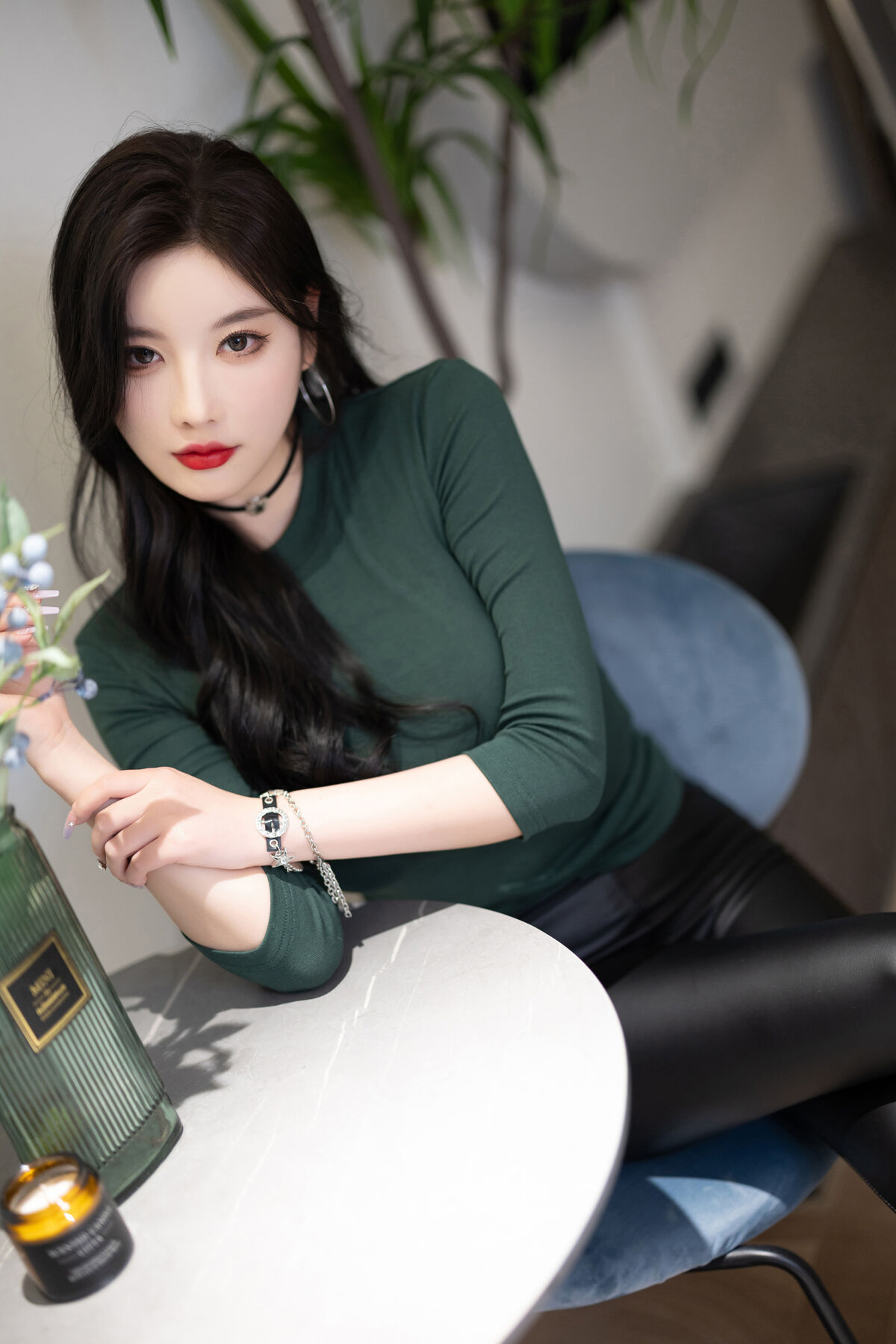 内购无水印 Yang Chen Chen 杨晨晨Yome - 秀人网模特 高跟肉丝无内 Part01