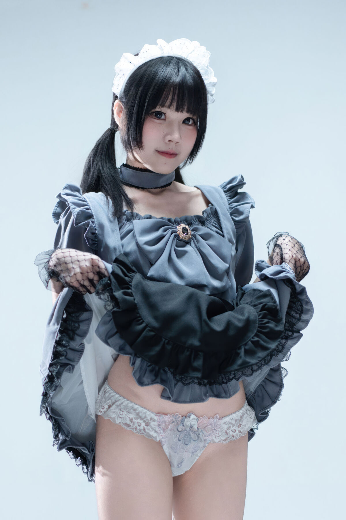 Coser@清水凪 - 手提箱与灰色女仆