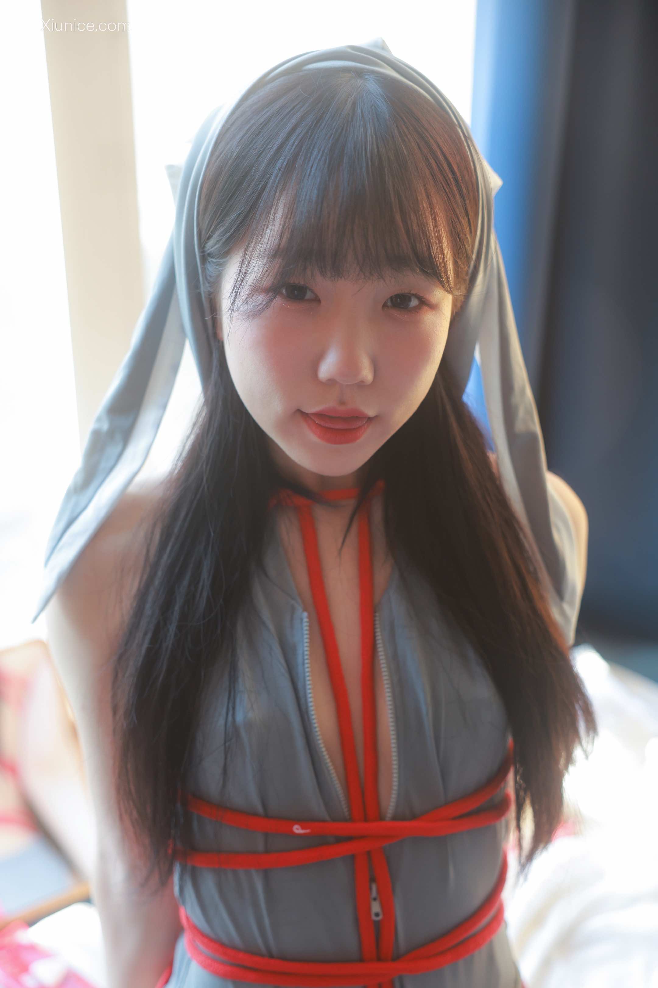 SweetBox Yeri – Packaging Girl 4K