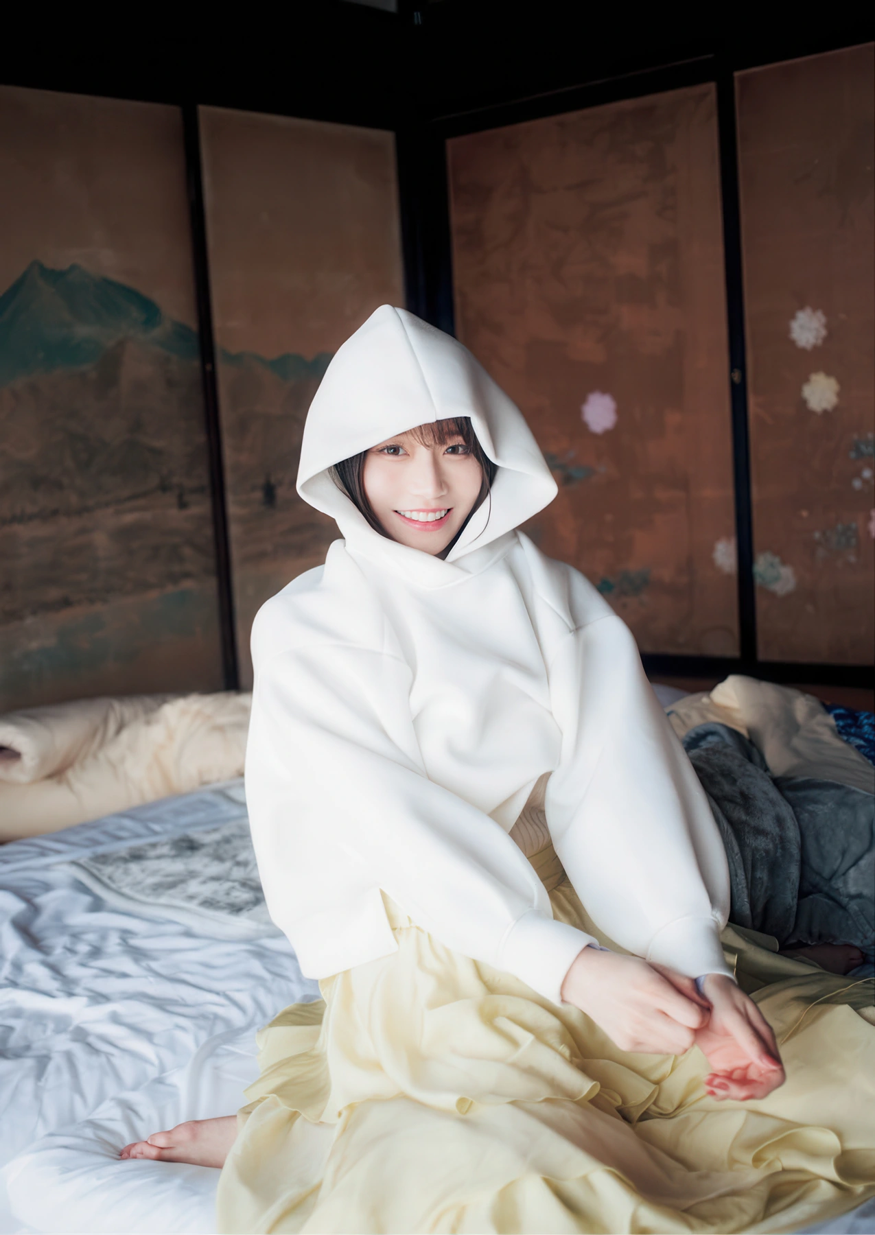 Saika Kawakita 河北彩伽, 写真集 増ページ デジタル特装版 『うたかたの花』