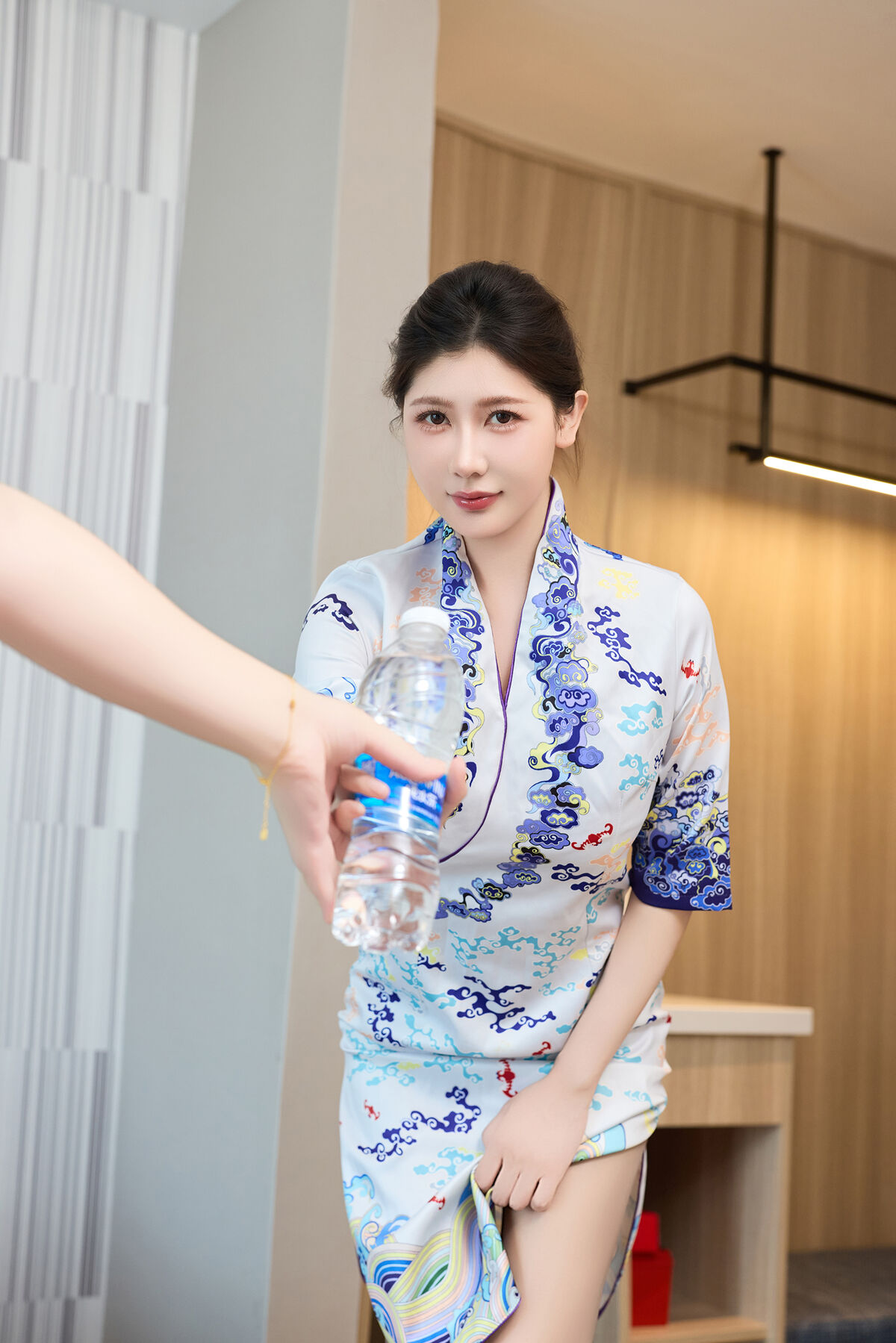 内购无水印 Yin Tian Tian 尹甜甜sunny - 秀人网模特 空姐的服务