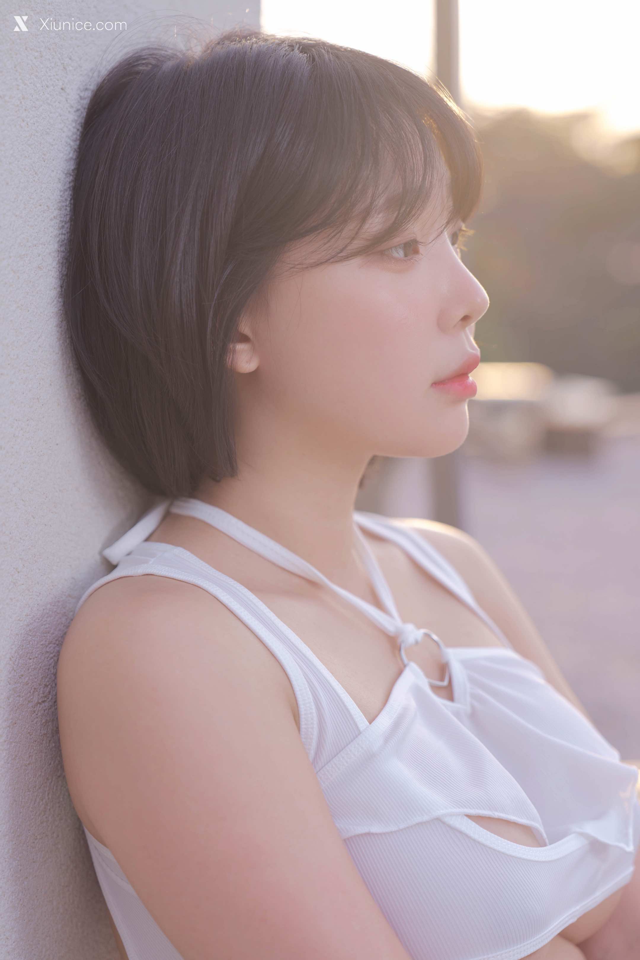 Kang In-kyung (강인경) – Girlfriend