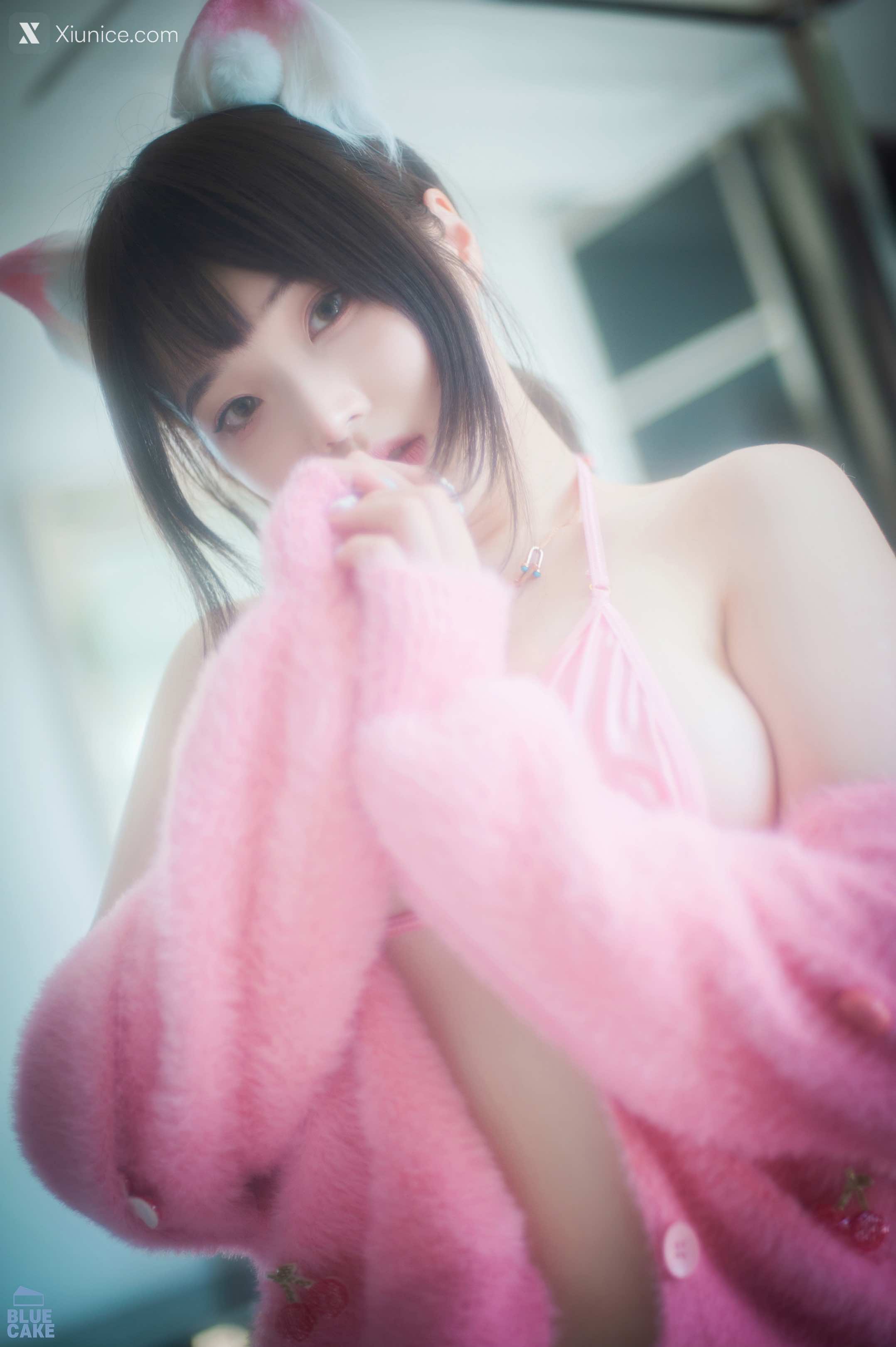 BLUECAKE Bambi (밤비) – Naughty Cats Pink & Mint RED 4K