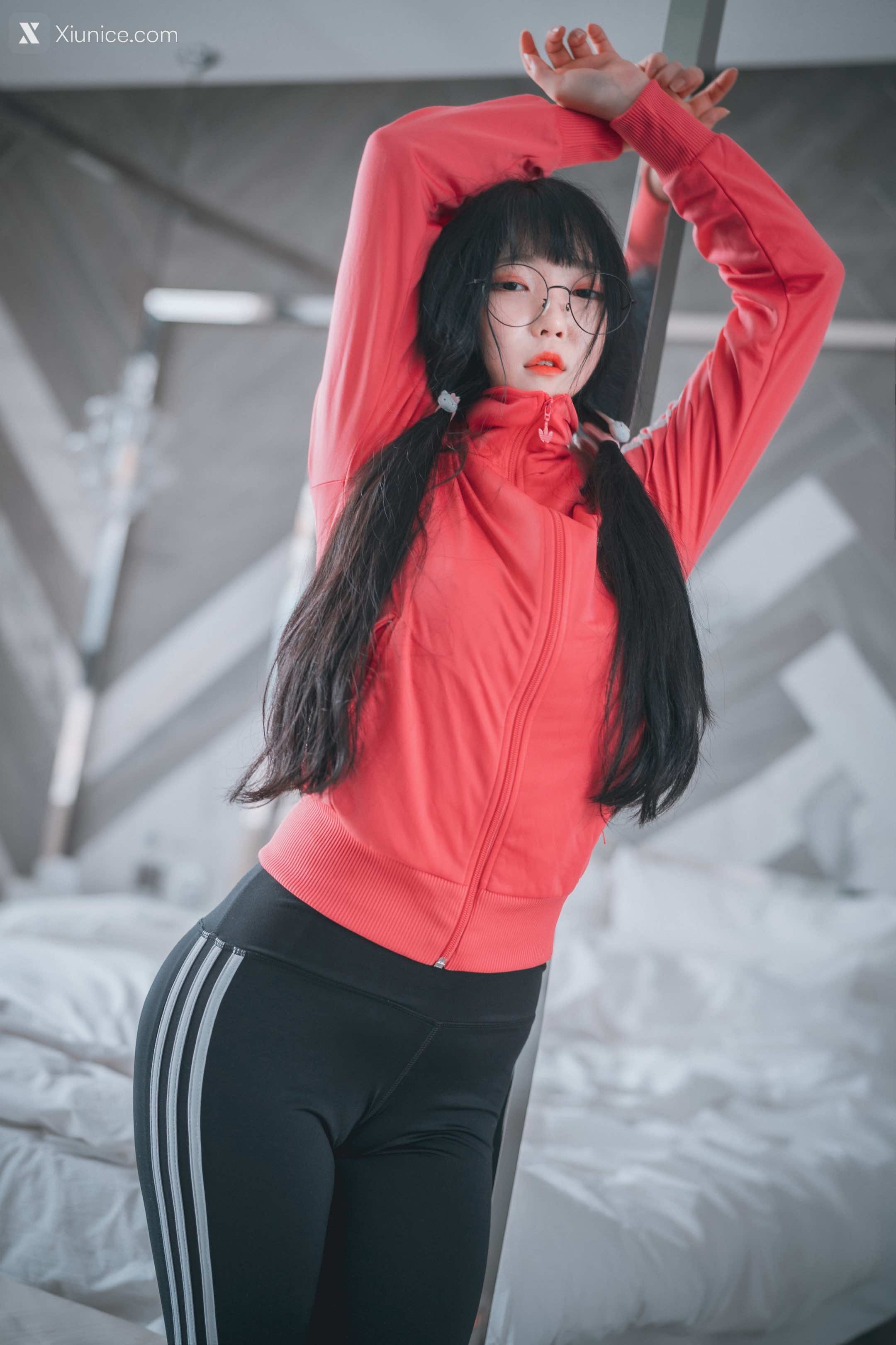 DJAWA Photo – Aram (아람) – “Hot Pink Jersey!” 4K