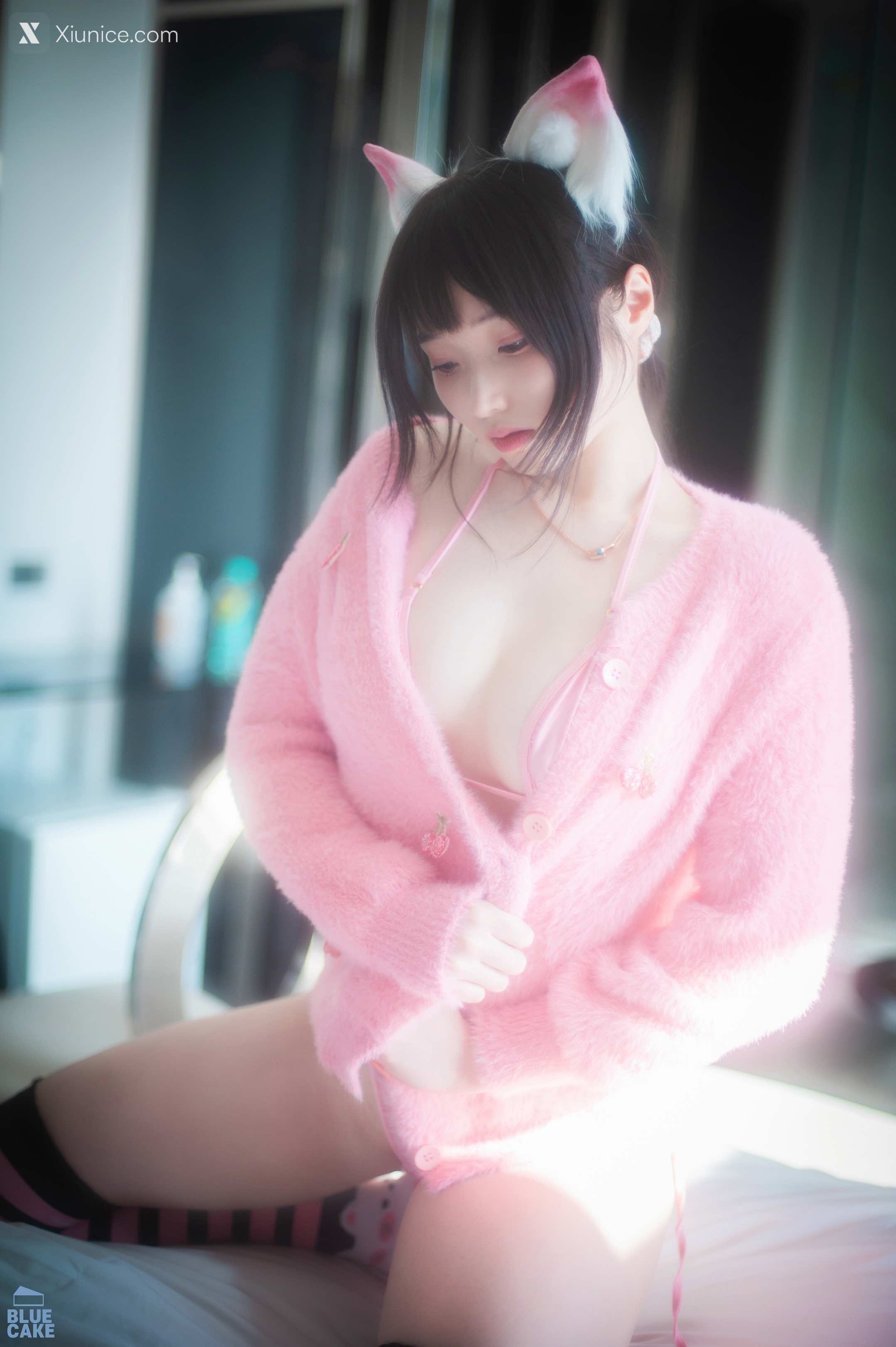 BLUECAKE Bambi (밤비) – Naughty Cats Pink & Mint RED 4K