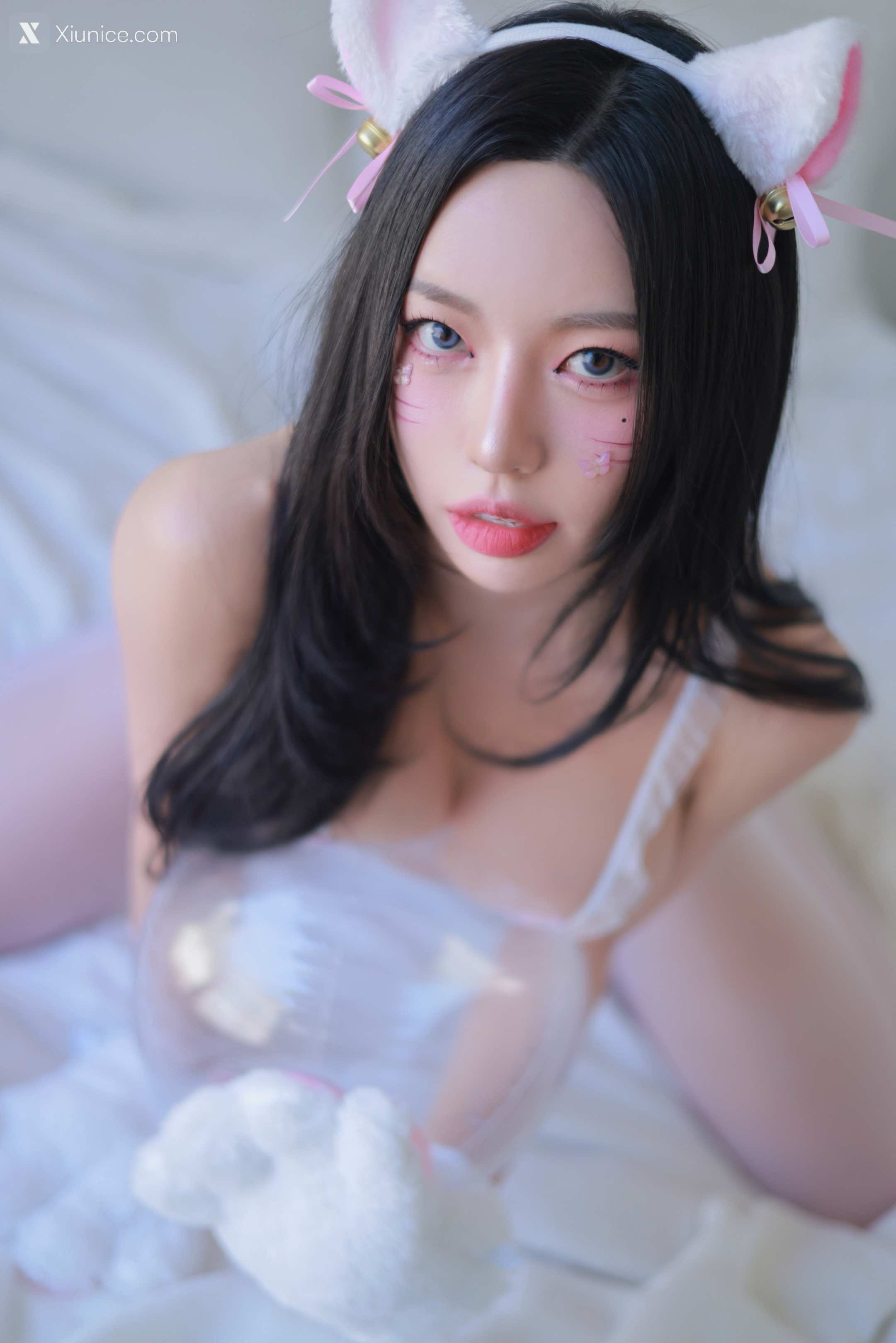 Dongeuran (동그란) – Cat Girl 4K