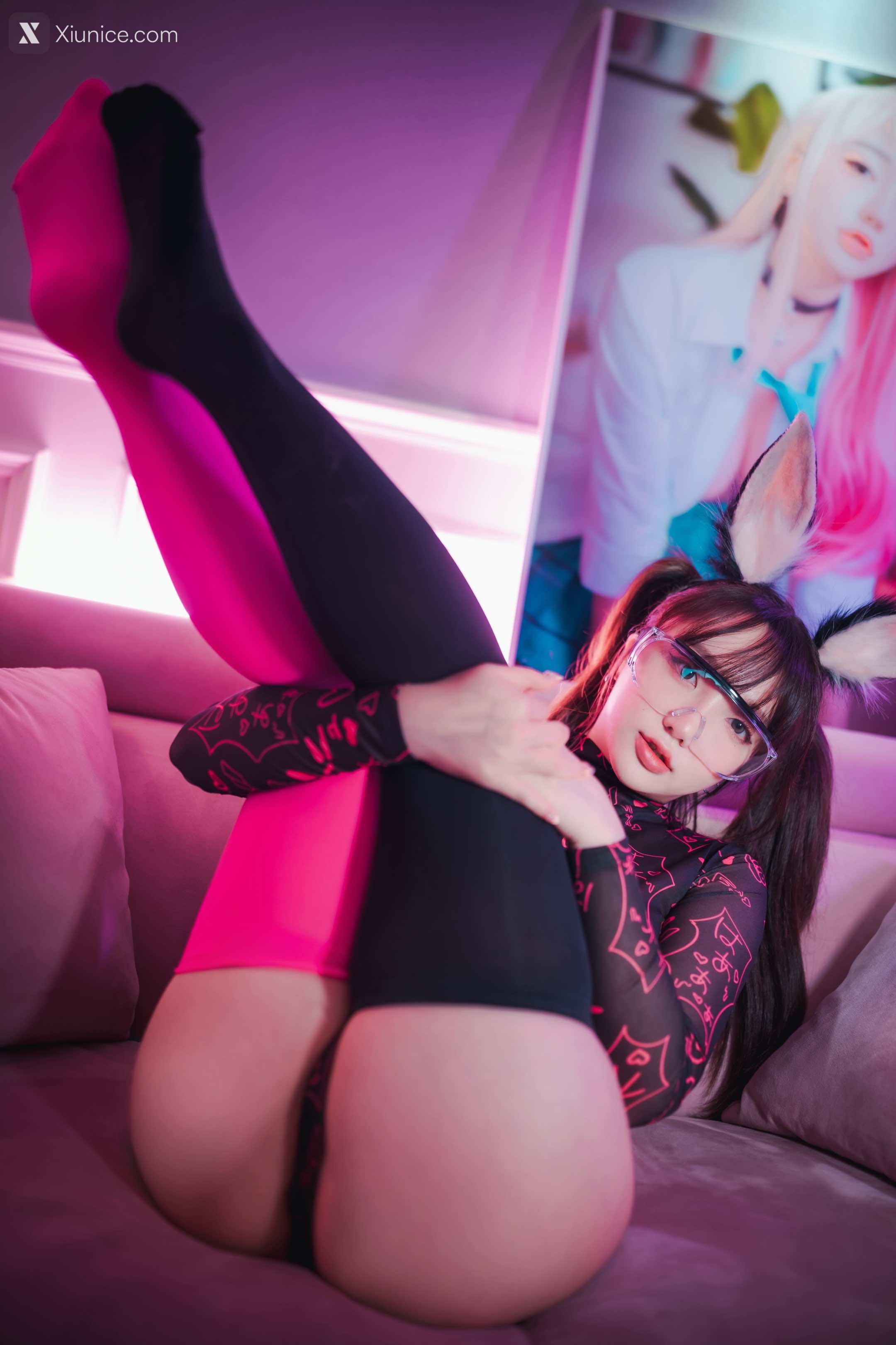 DJAWA Photo – Son Ye-Eun (손예은) – Retro Gaming Girl 4K