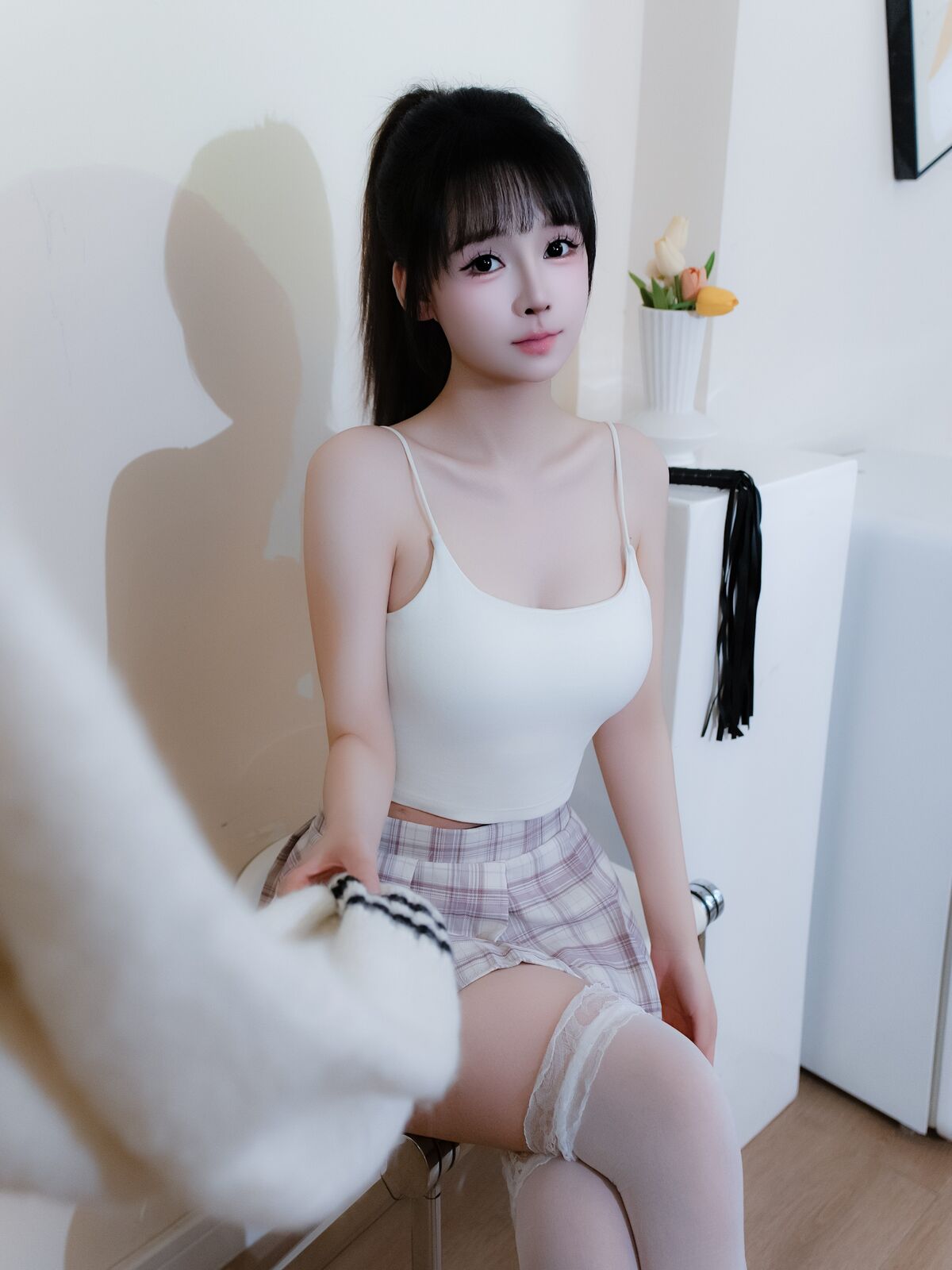 XR Uncensored Shen Mi Er 沈蜜儿 - R18 秀人网模特 白色毛衣