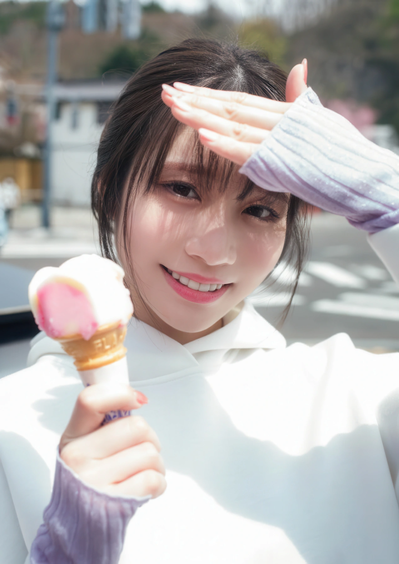 Saika Kawakita 河北彩伽, 写真集 増ページ デジタル特装版 『うたかたの花』