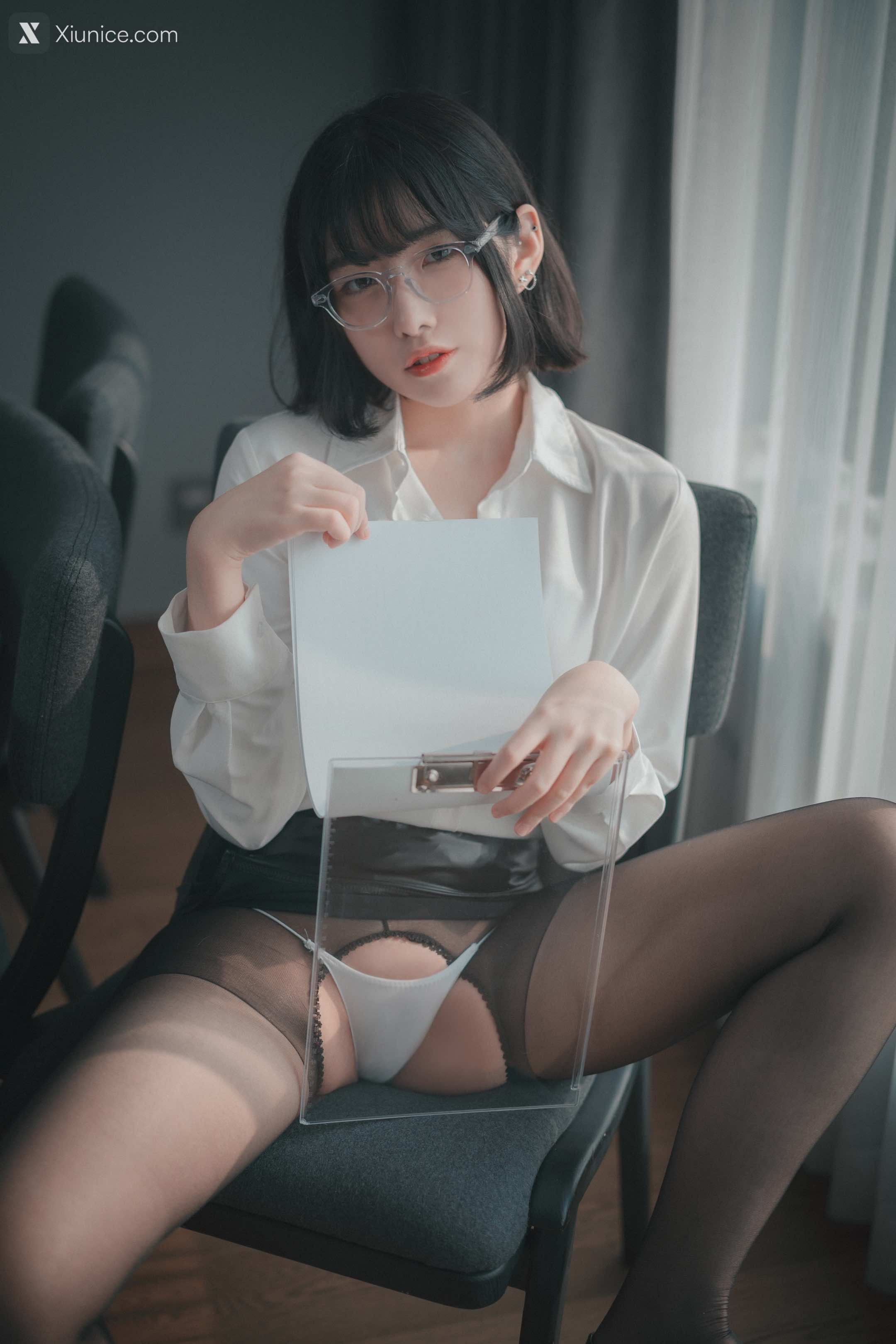 DJAWA Photo – Sonson (손손) – “Need Your Approval” 4K