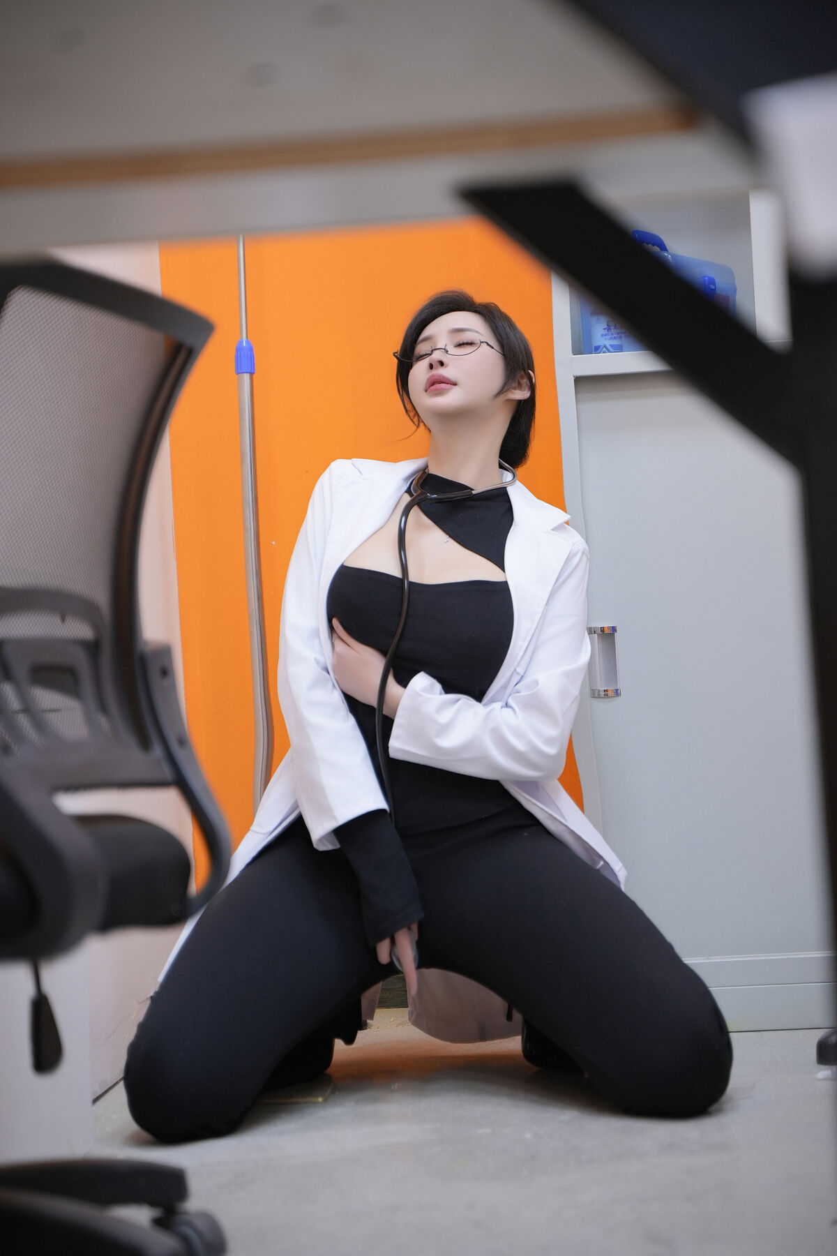 内购无水印 Zhou Yan Xi 周妍希 - 秀人网模特 青涩主治医生