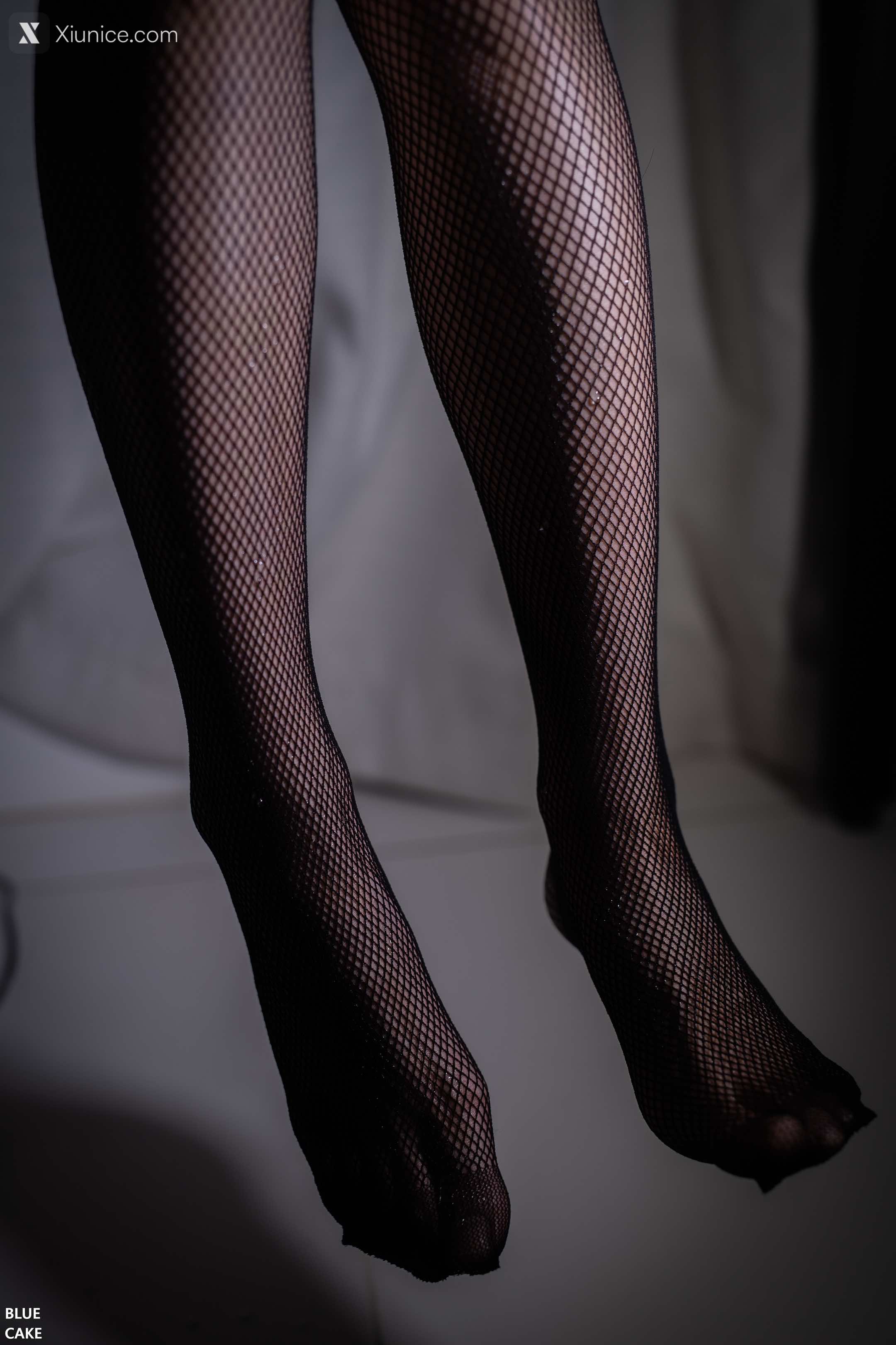 BLUECAKE Ahrin – White Black Bunny – BlueCake 4K