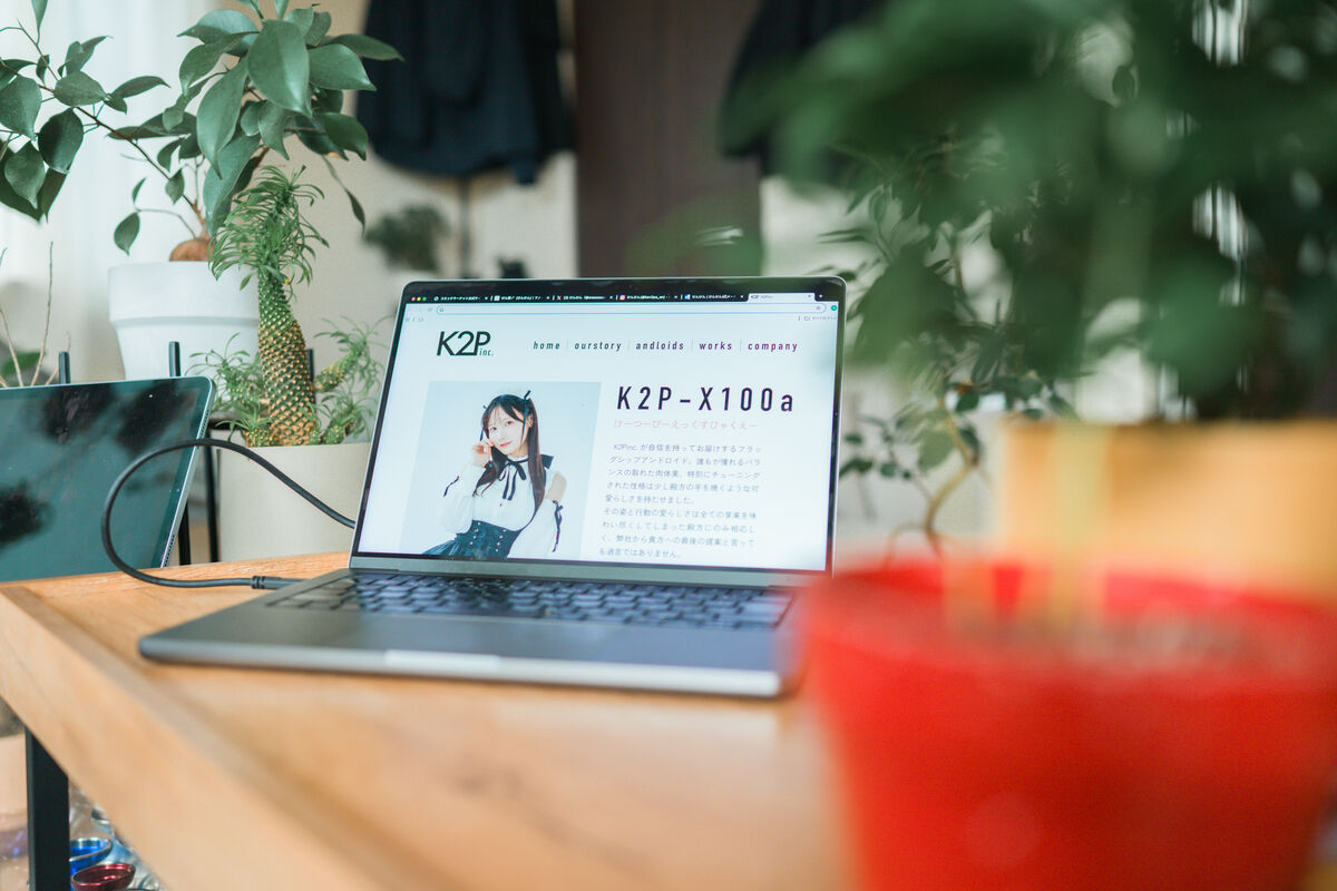 Coser@けん研 けんけん - C106实体刊物グラグラ And 推し型メイドロイドとしたいこと Part01