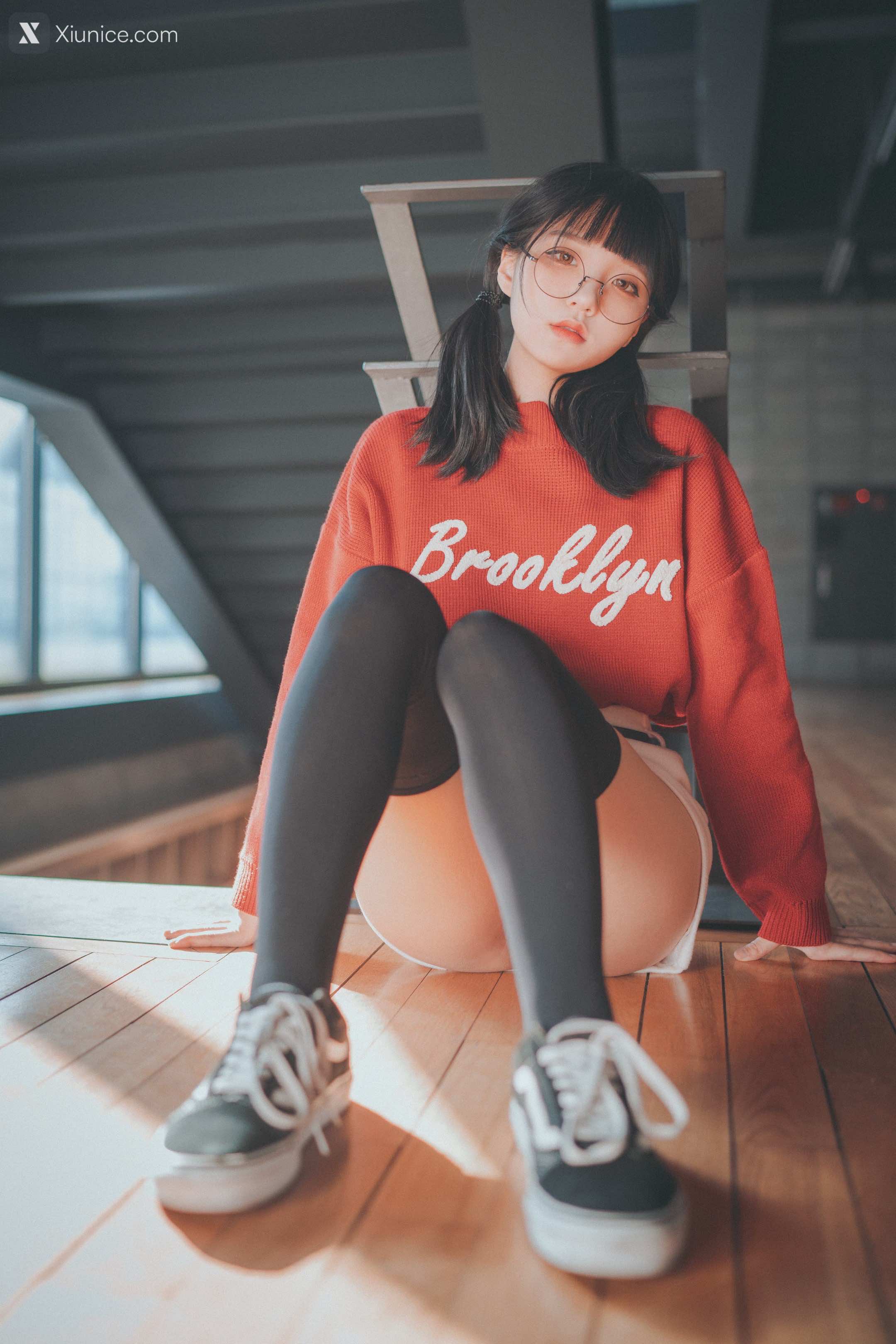 DJAWA Photo – Jeong Jenny (정제니) – Brooklyn Girl 4K