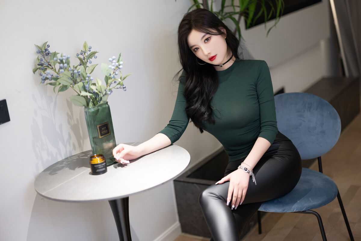 内购无水印 Yang Chen Chen 杨晨晨Yome - 秀人网模特 高跟肉丝无内 Part01