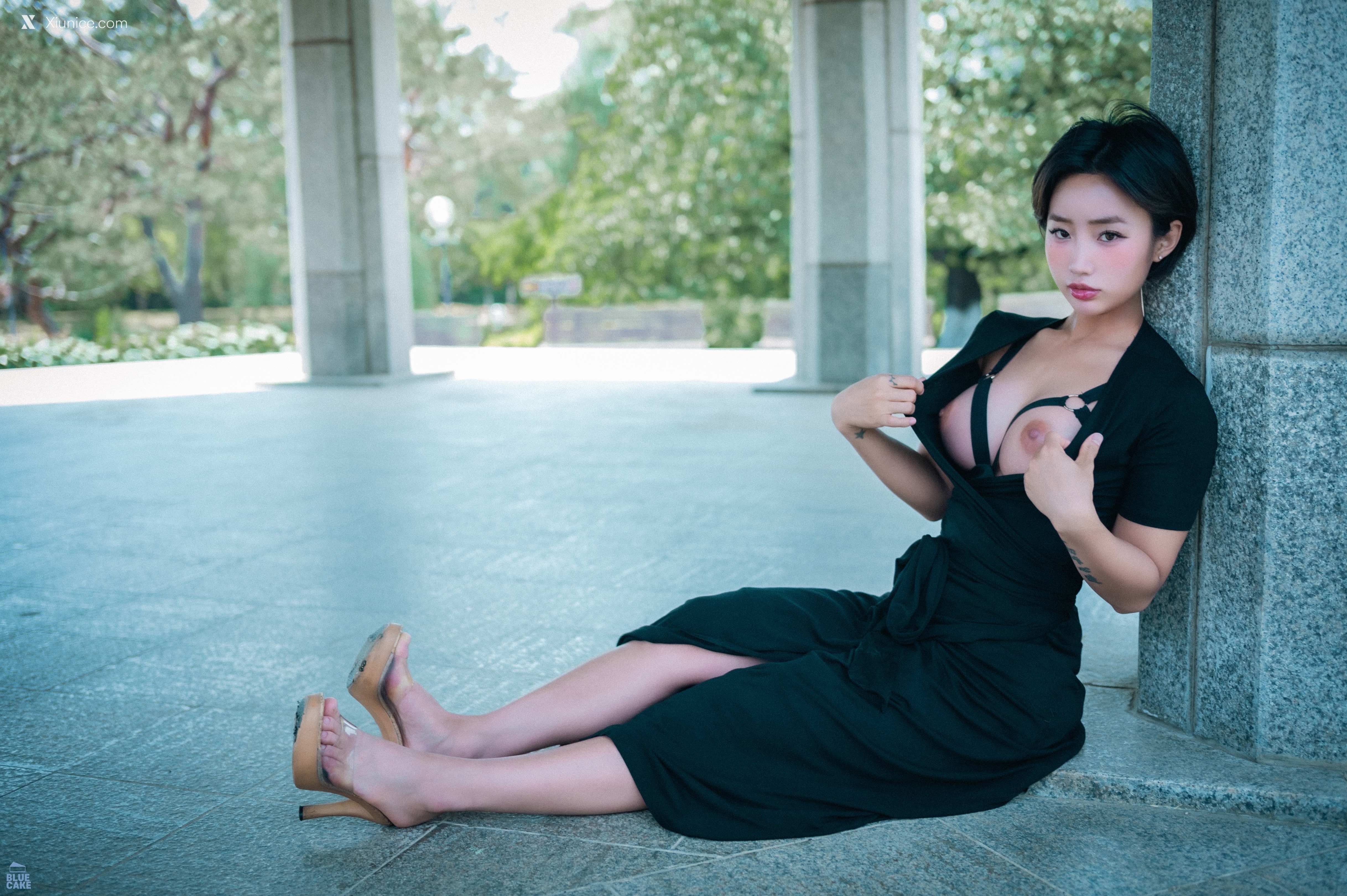 BLUECAKE Booty Queen – Walk in The Park 4K