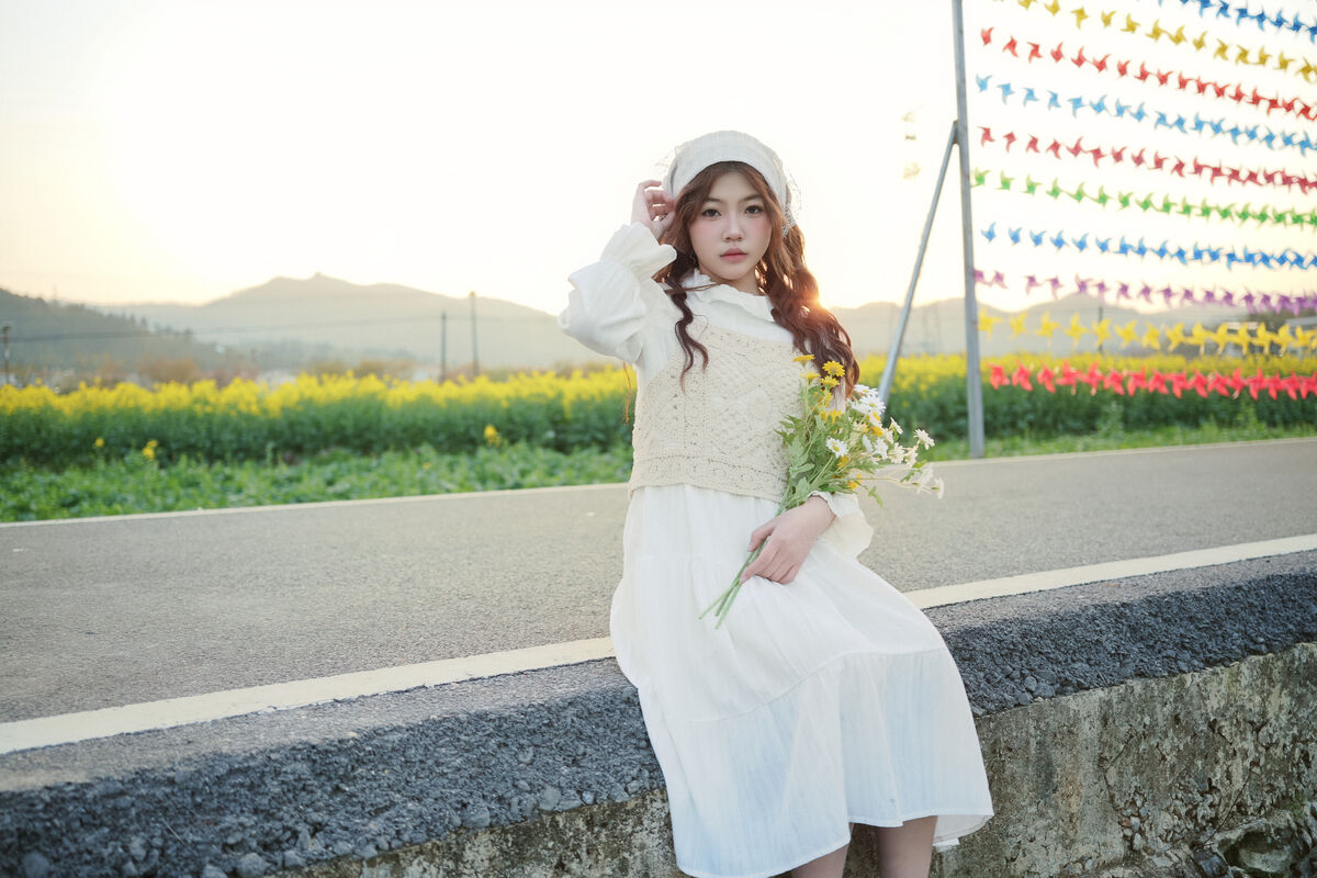 YiTuYu艺图语 Vol.10084 Jing Jing Yi