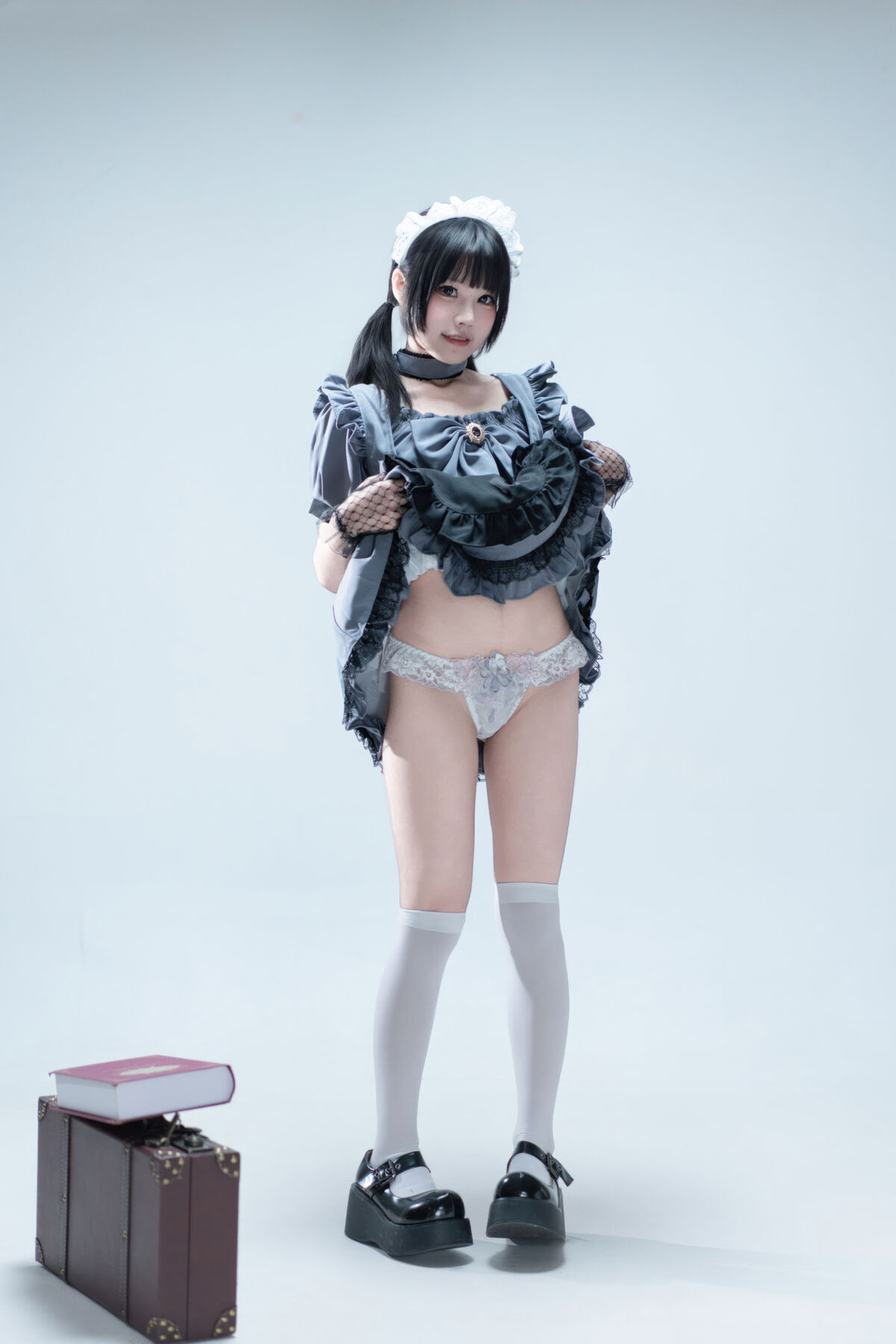 Coser@清水凪 - 手提箱与灰色女仆