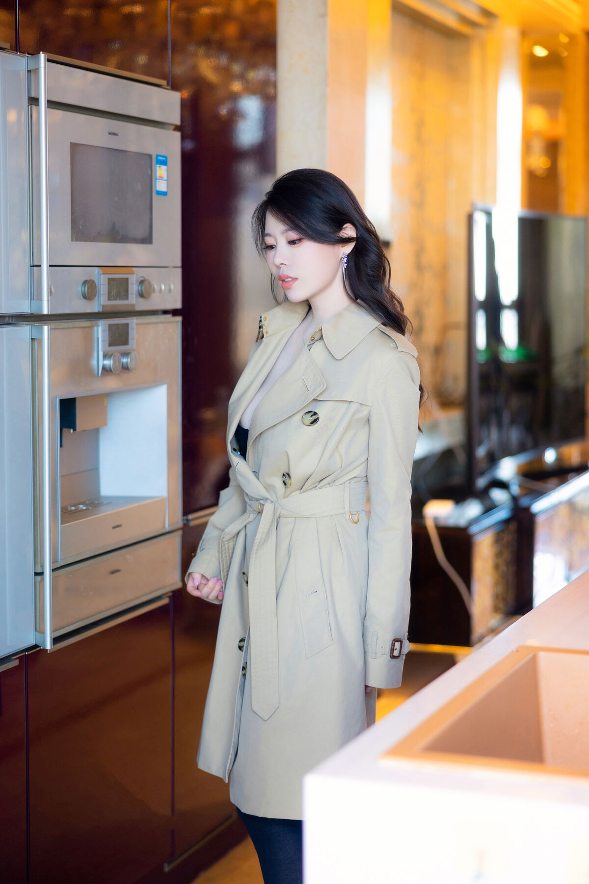 内购无水印 Bai Ru Xue 白茹雪 - 秀人网模特 黑丝风衣