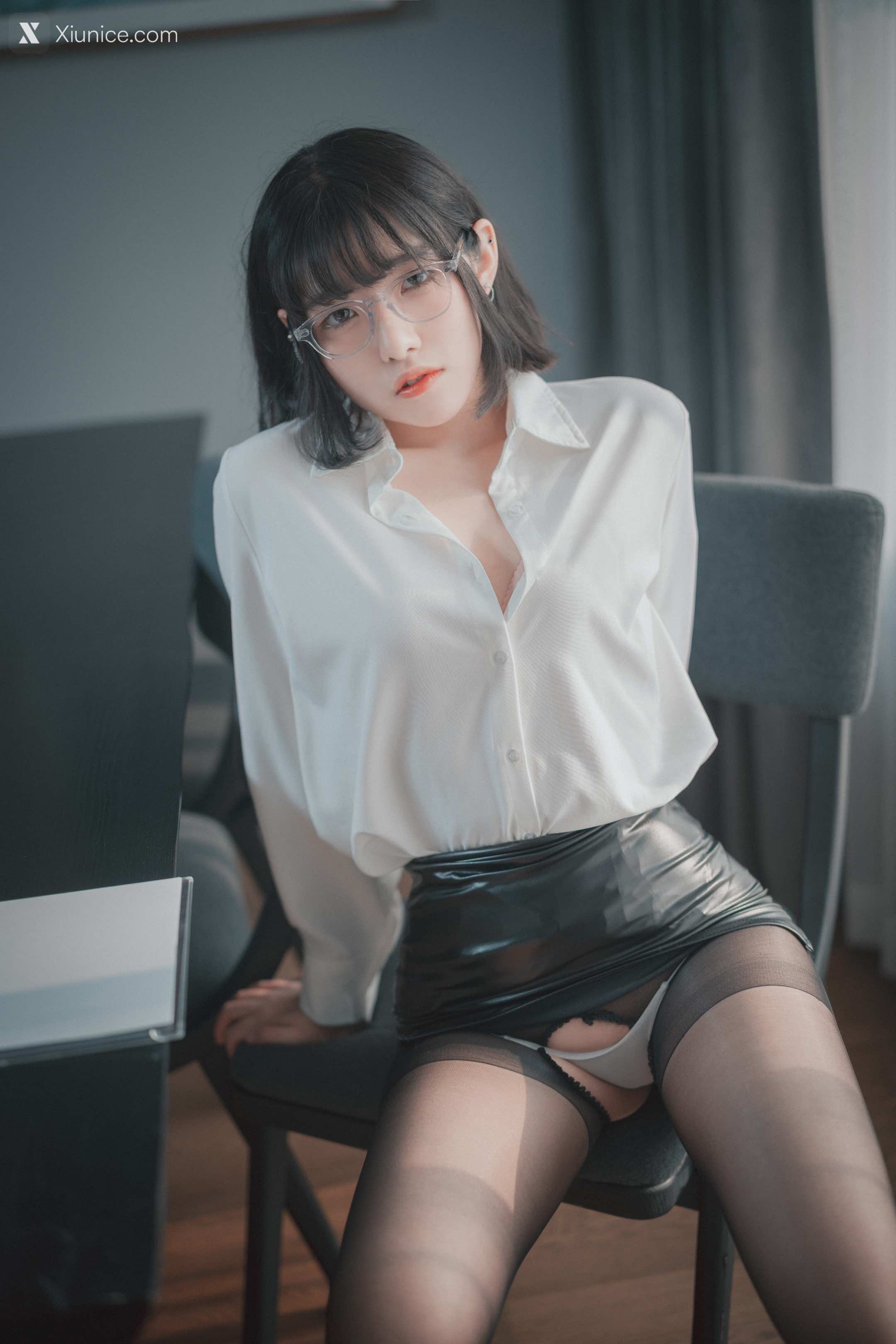 DJAWA Photo – Sonson (손손) – “Need Your Approval” 4K