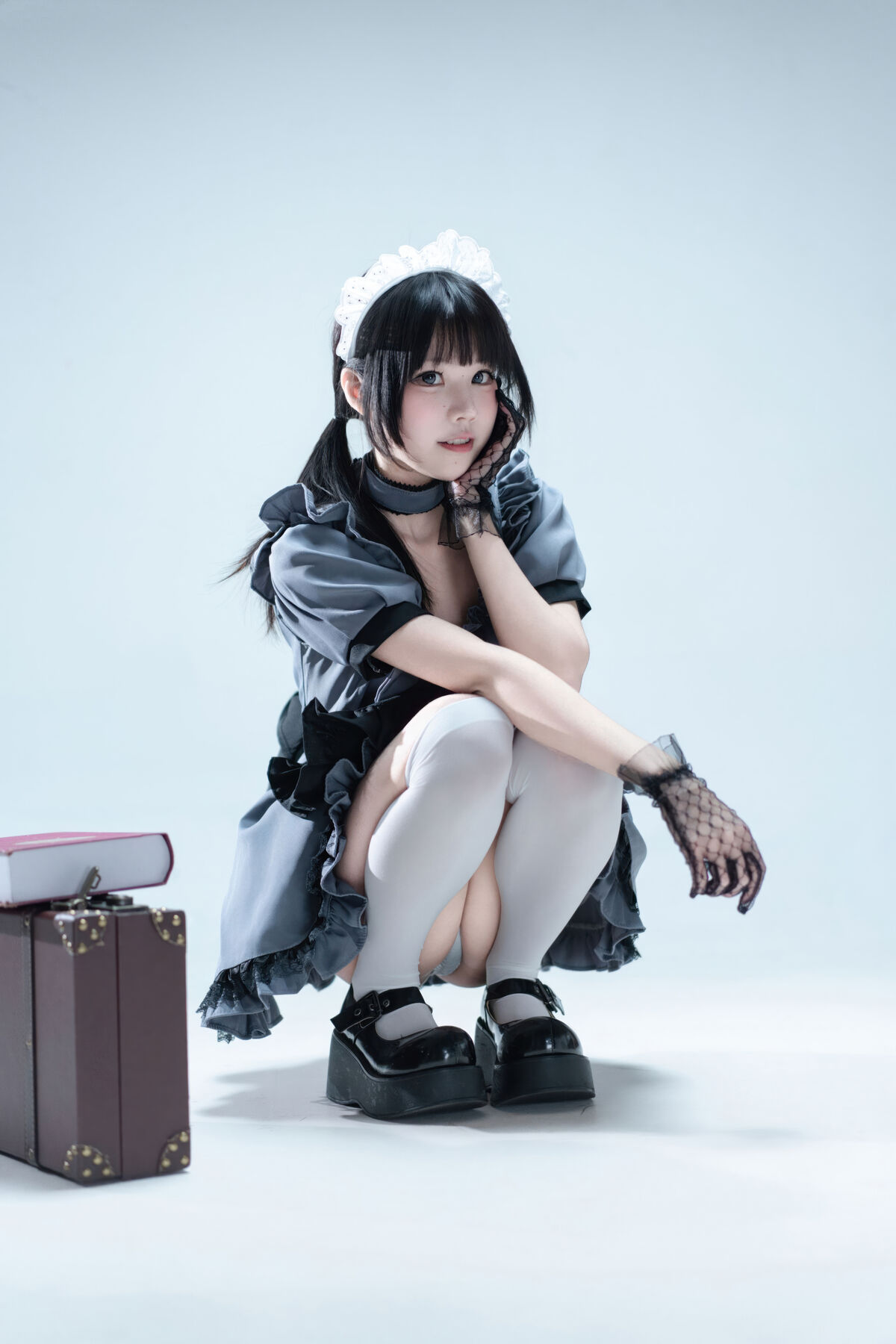 Coser@清水凪 - 手提箱与灰色女仆