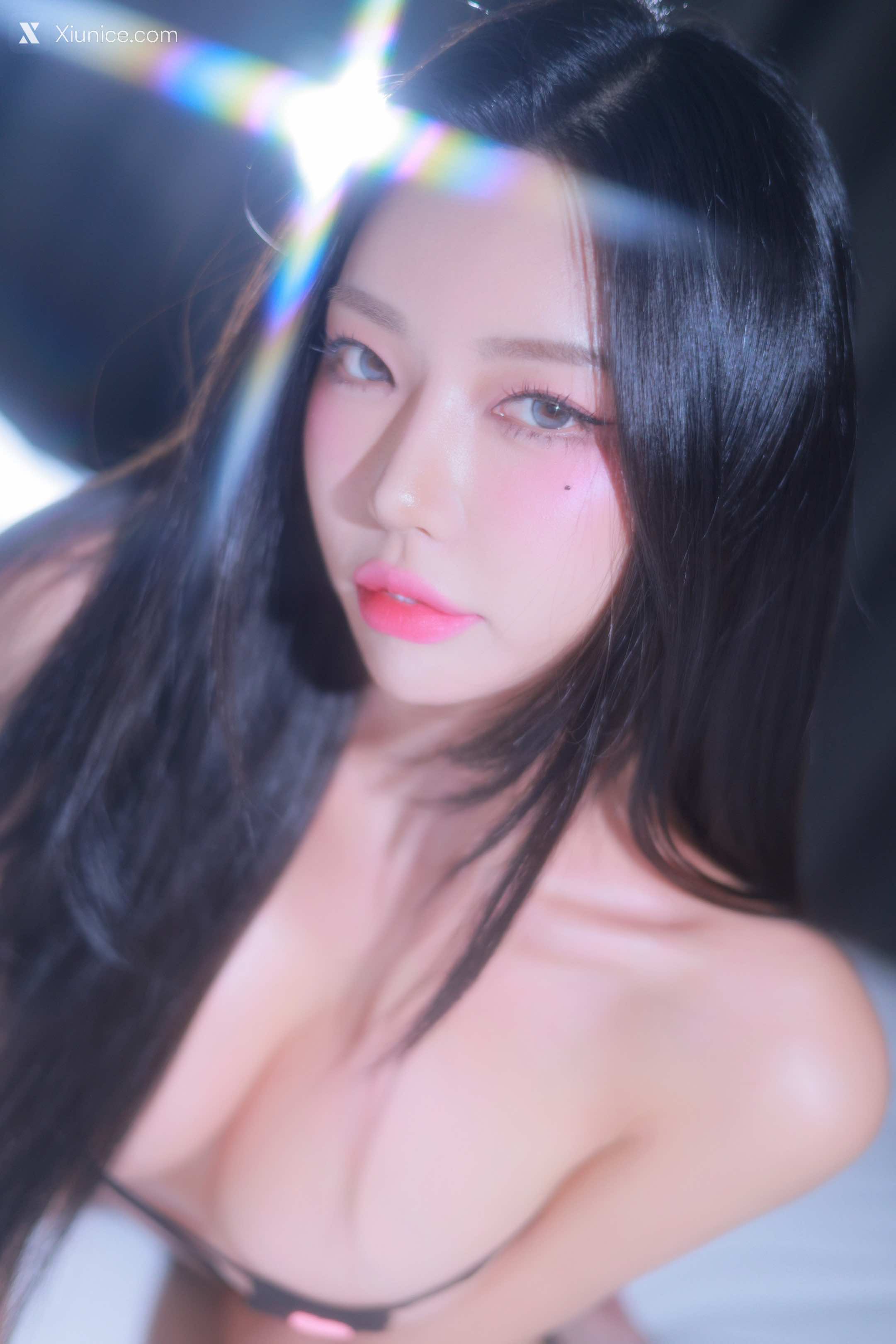 Dongeuran (동그란) – Oil Shower 4K