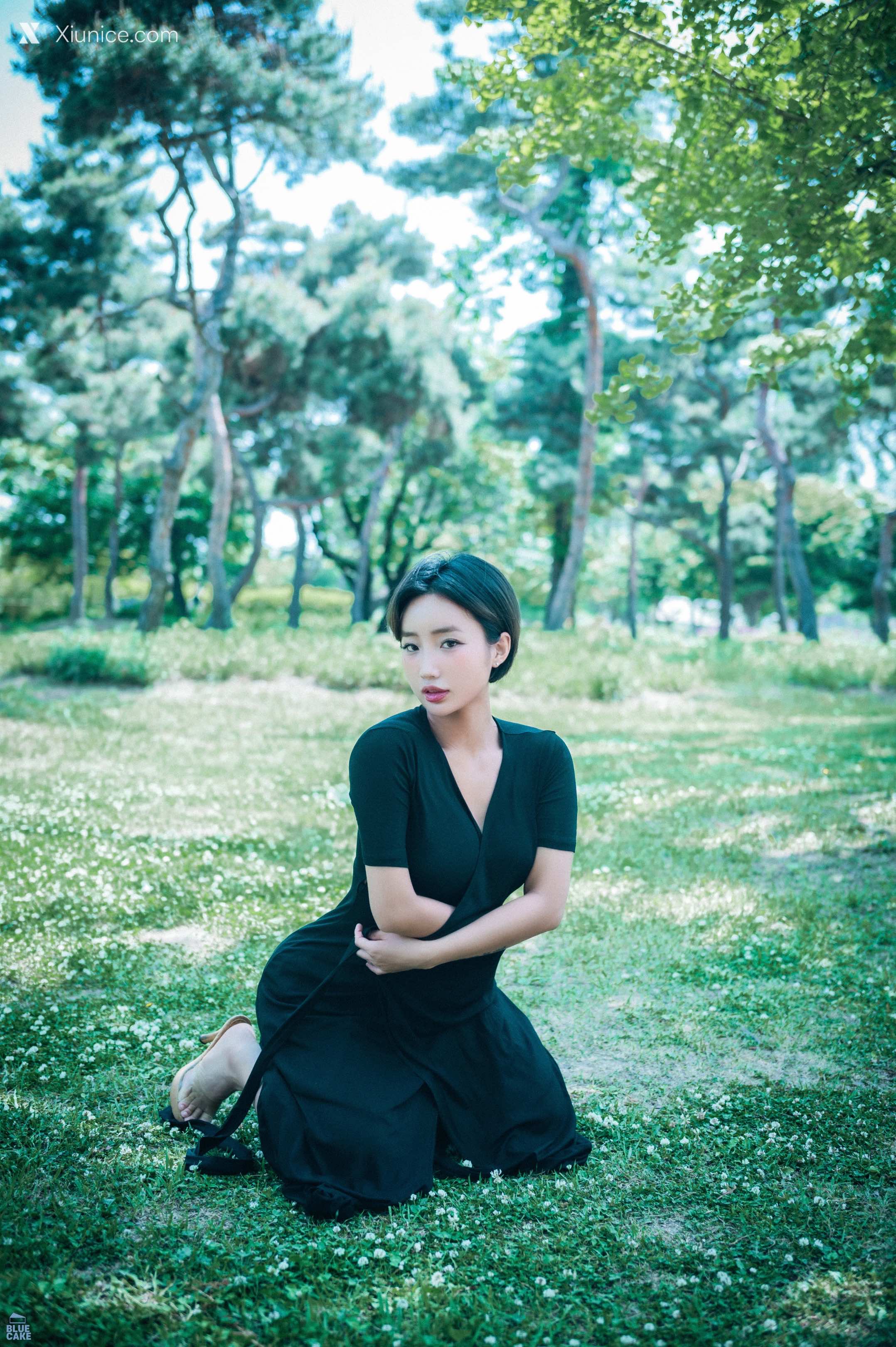 BLUECAKE Booty Queen – Walk in The Park 4K