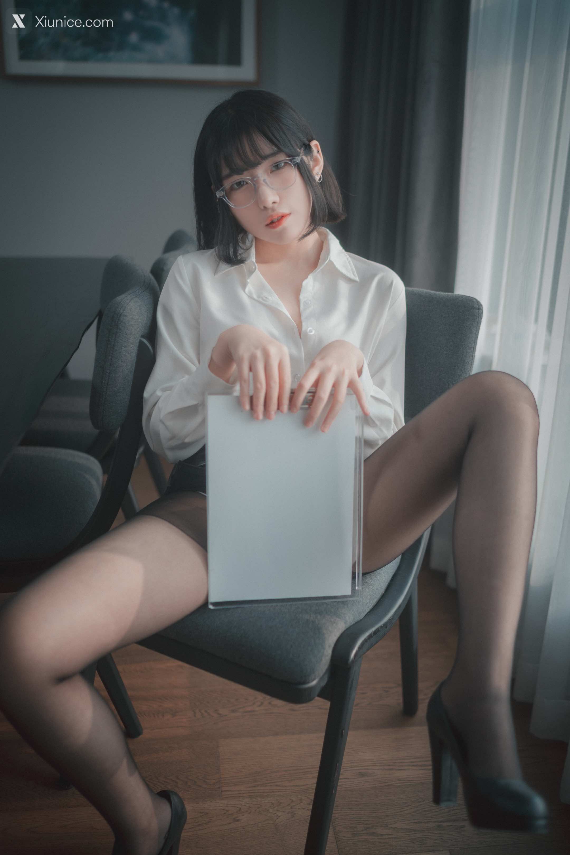 DJAWA Photo – Sonson (손손) – “Need Your Approval” 4K