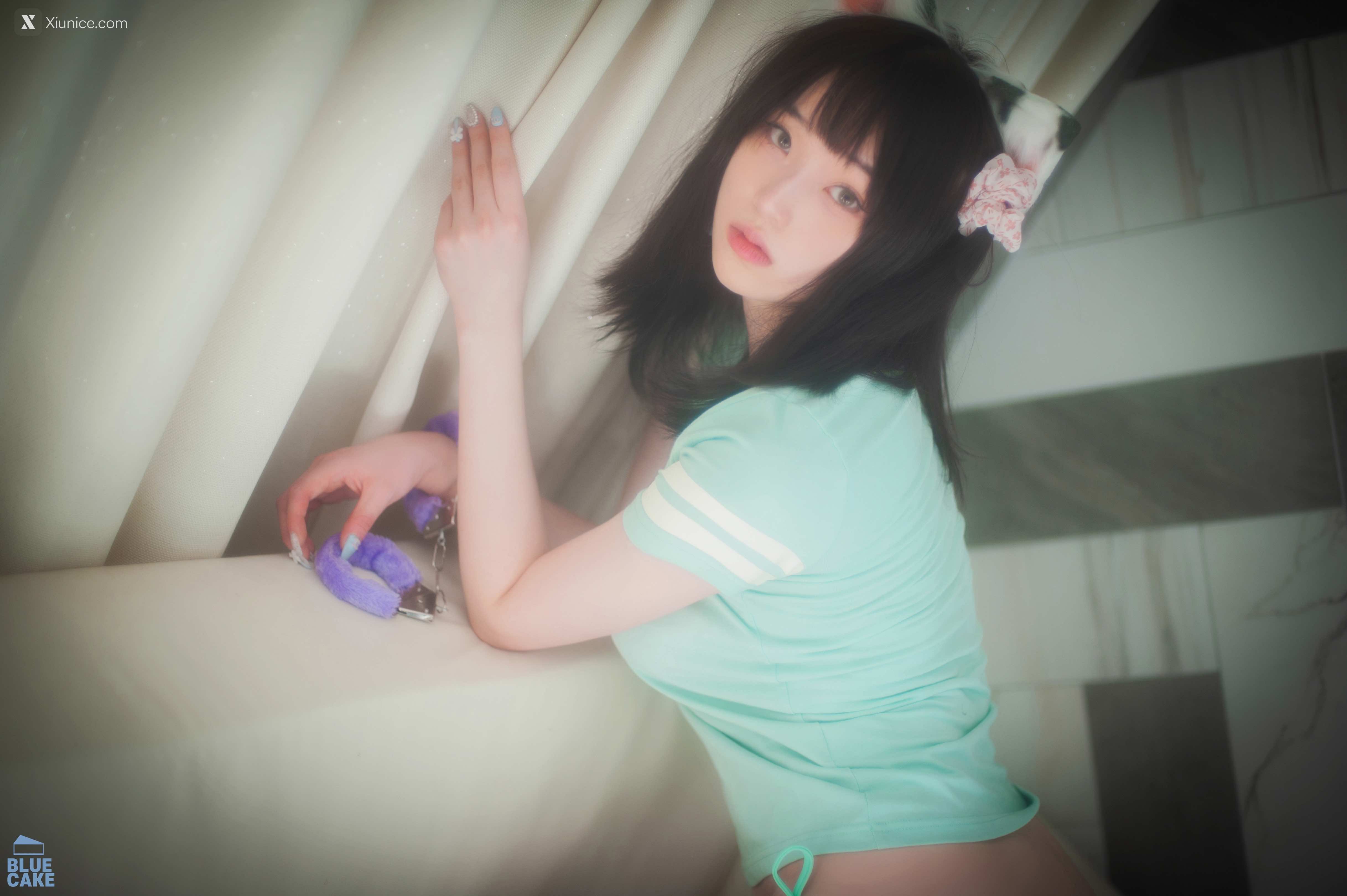 BLUECAKE Bambi (밤비) – Naughty Cats Pink & Mint RED 4K