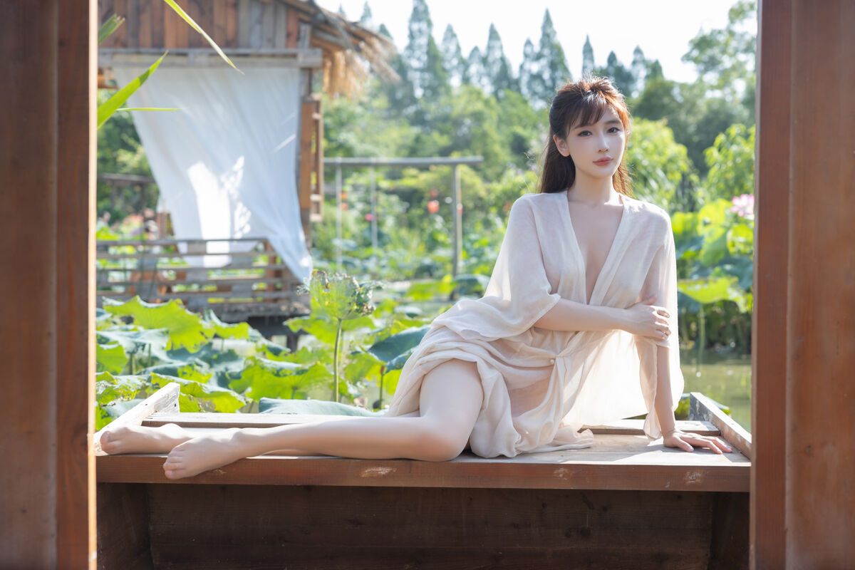 内购无水印 Lu Xuan Xuan 陆萱萱 - 秀人网模特 荷花 Part01