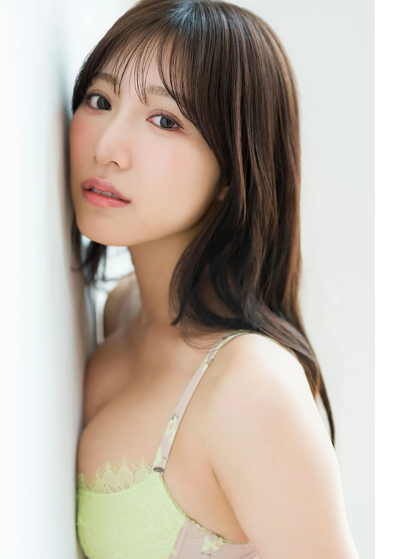 Sumire Yokono 横野すみれ, 写真集 「きみと、すみれ。」