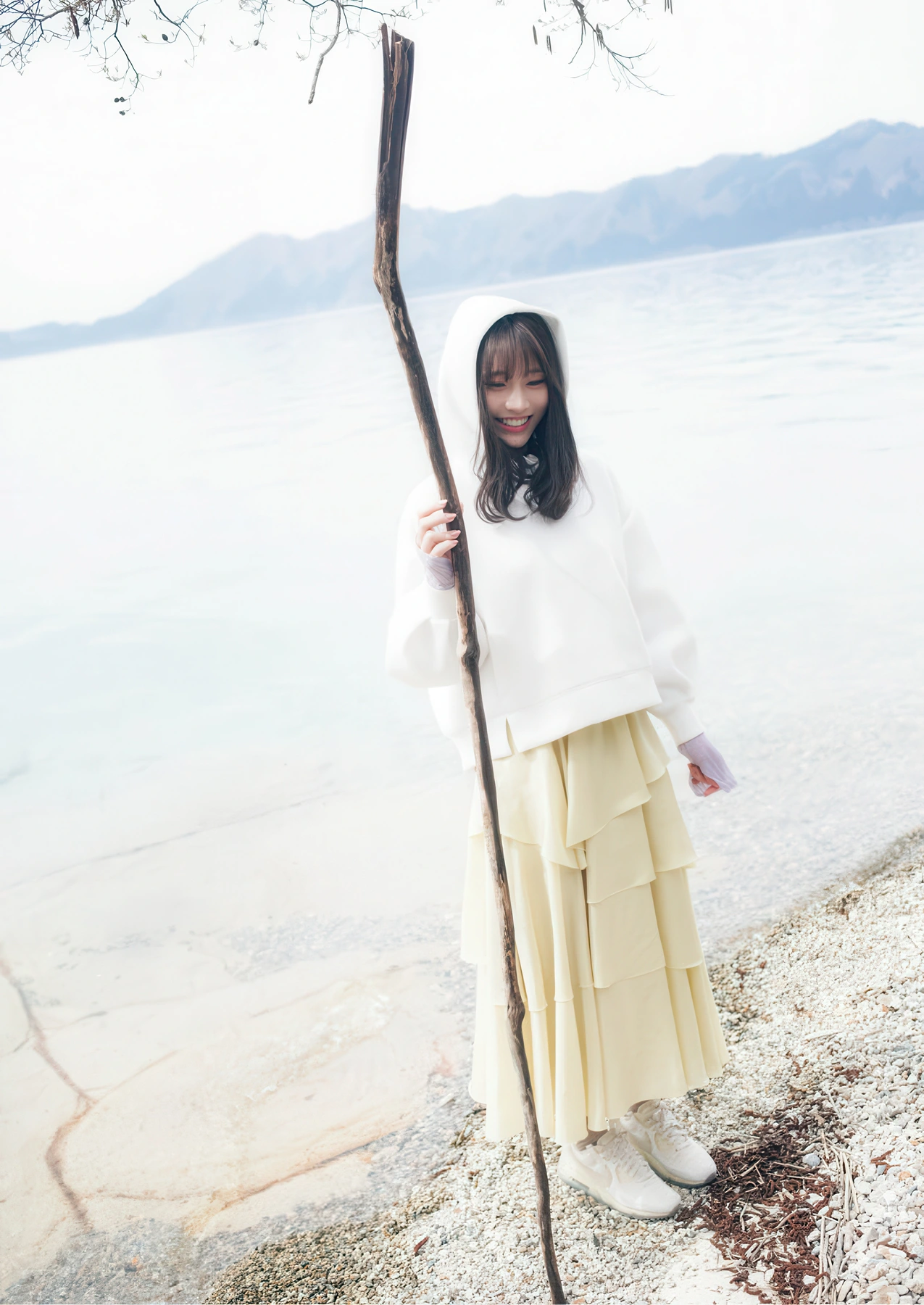 Saika Kawakita 河北彩伽, 写真集 増ページ デジタル特装版 『うたかたの花』