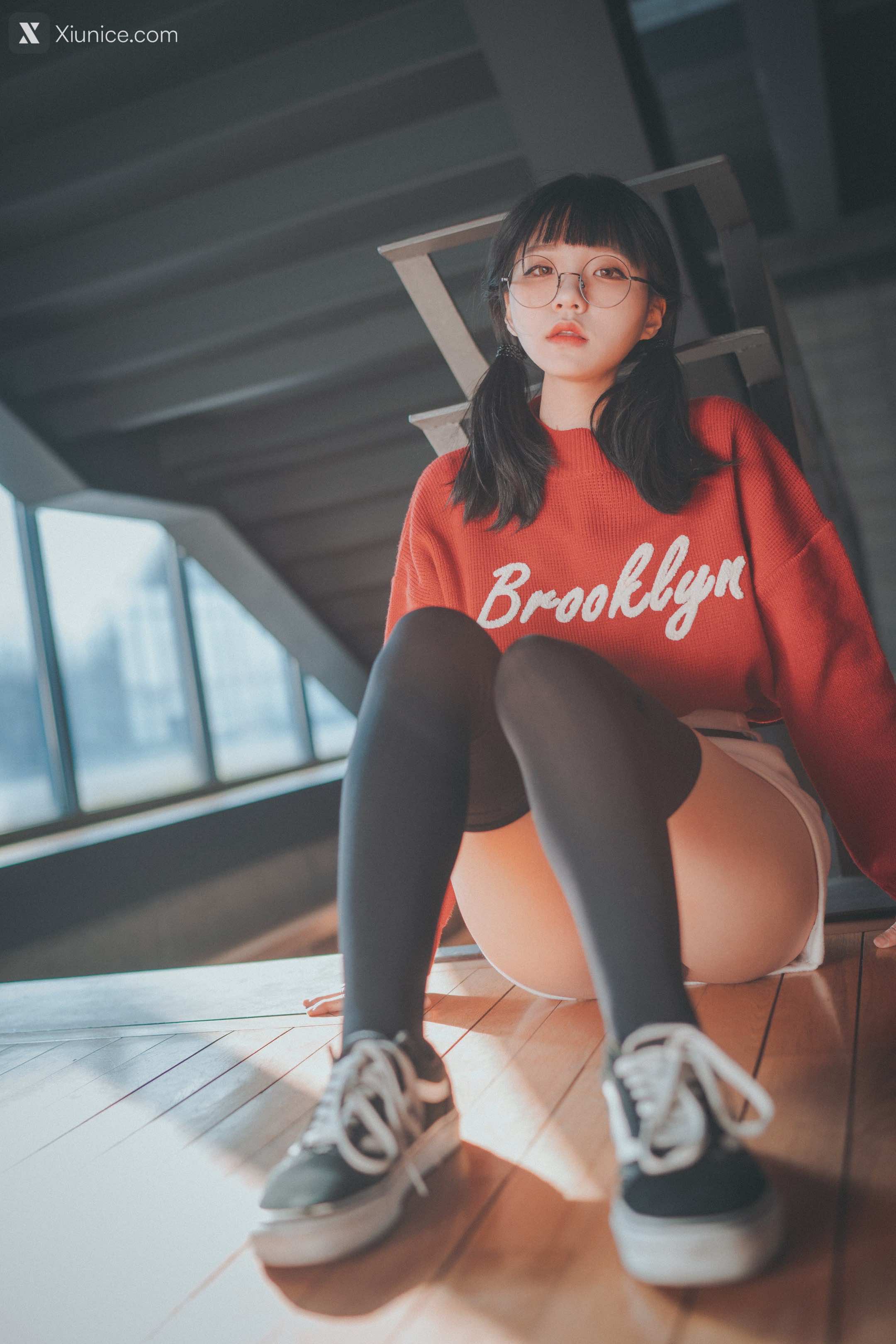 DJAWA Photo – Jeong Jenny (정제니) – Brooklyn Girl 4K