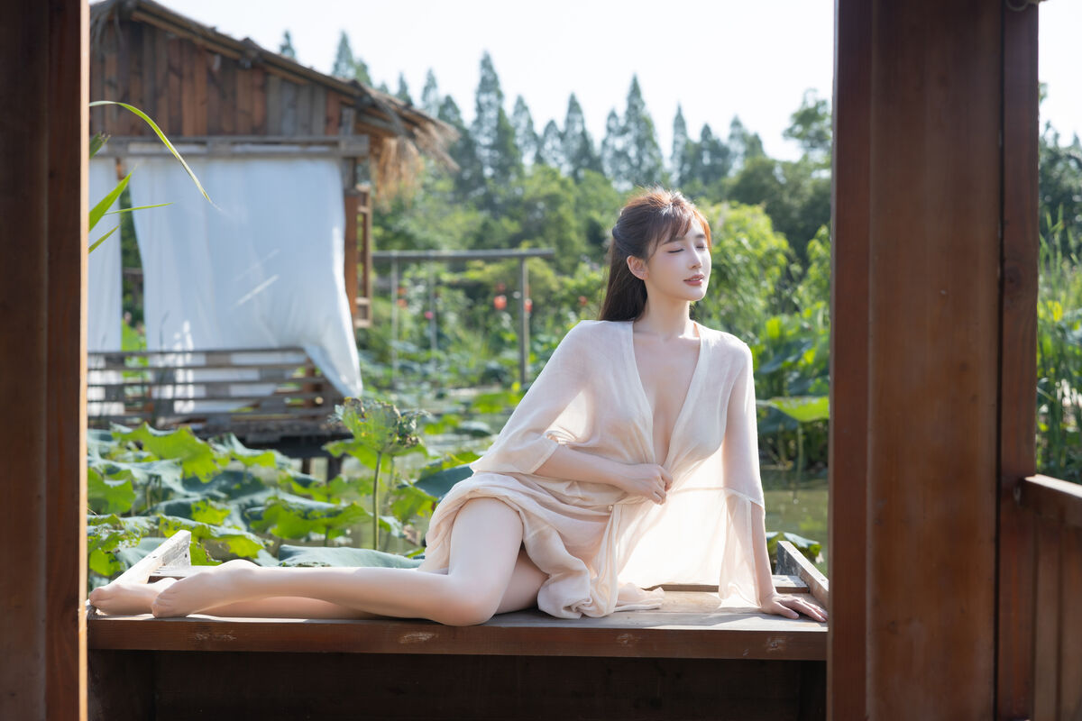 内购无水印 Lu Xuan Xuan 陆萱萱 - 秀人网模特 荷花 Part01