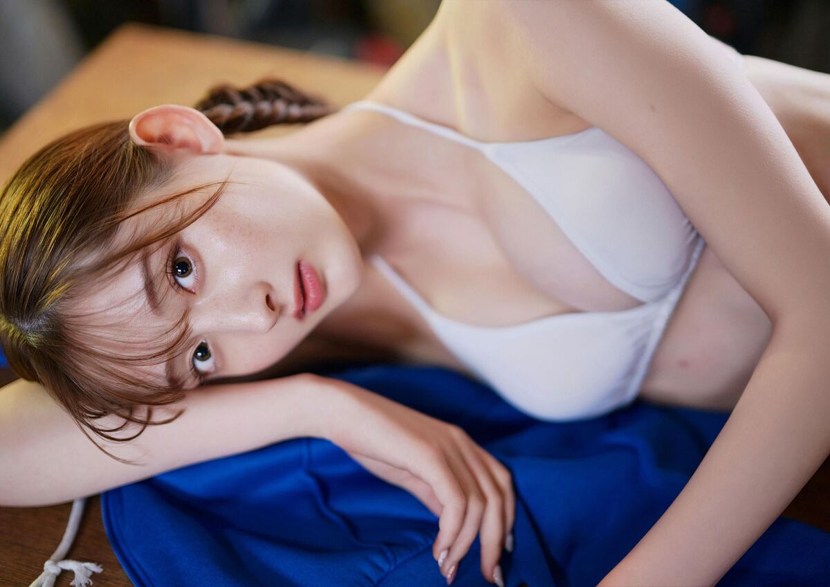 Cecile Nana 菜那セシル - デジタル限定 写真集 二十歳のプロローグ ワニブックス デジタル写真集
