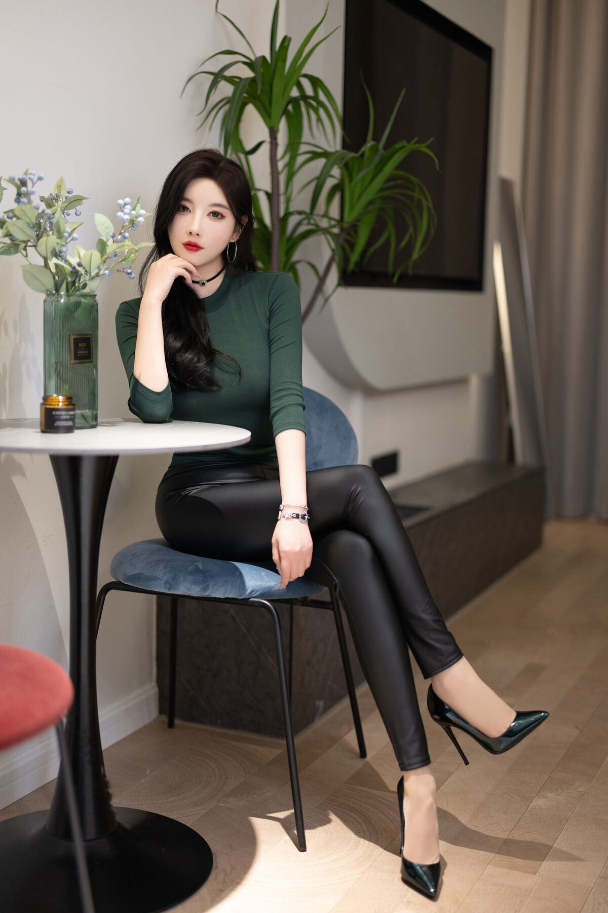 内购无水印 Yang Chen Chen 杨晨晨Yome - 秀人网模特 高跟肉丝无内 Part01