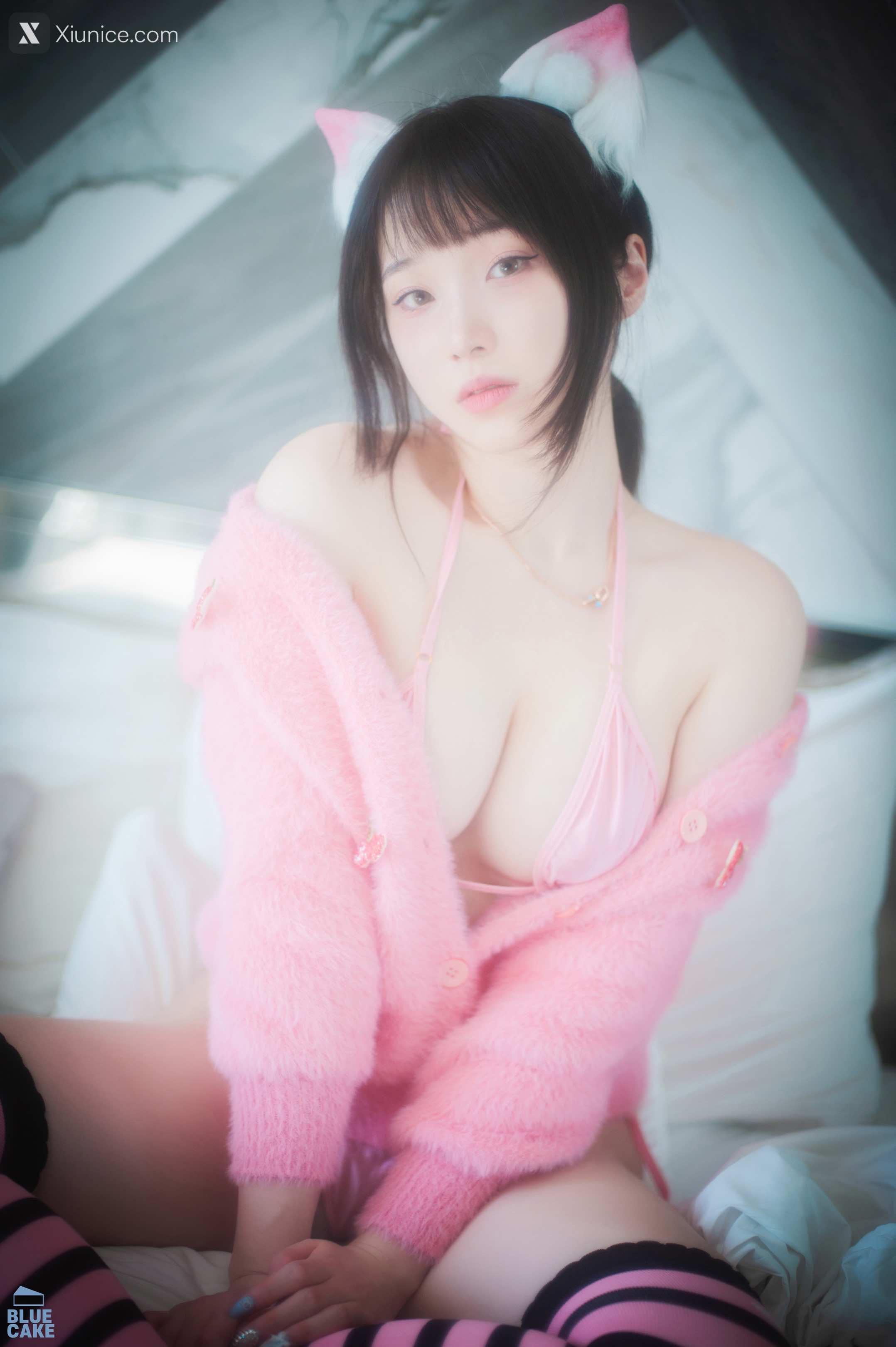 BLUECAKE Bambi (밤비) – Naughty Cats Pink & Mint RED 4K