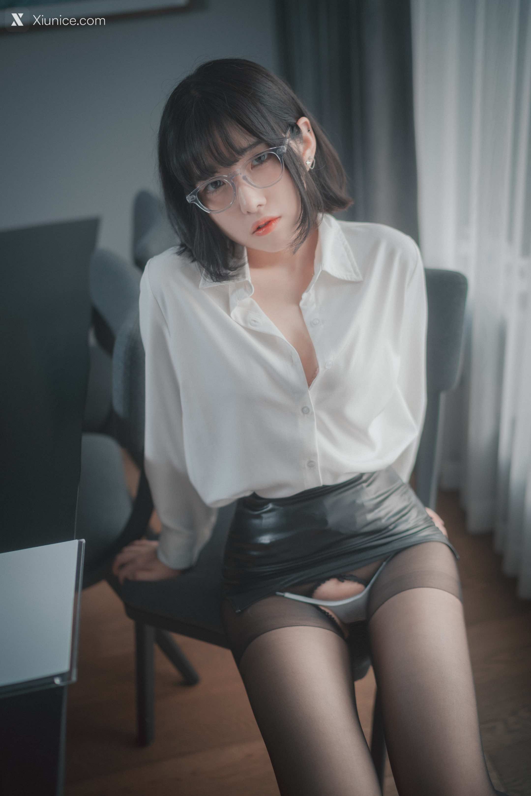 DJAWA Photo – Sonson (손손) – “Need Your Approval” 4K