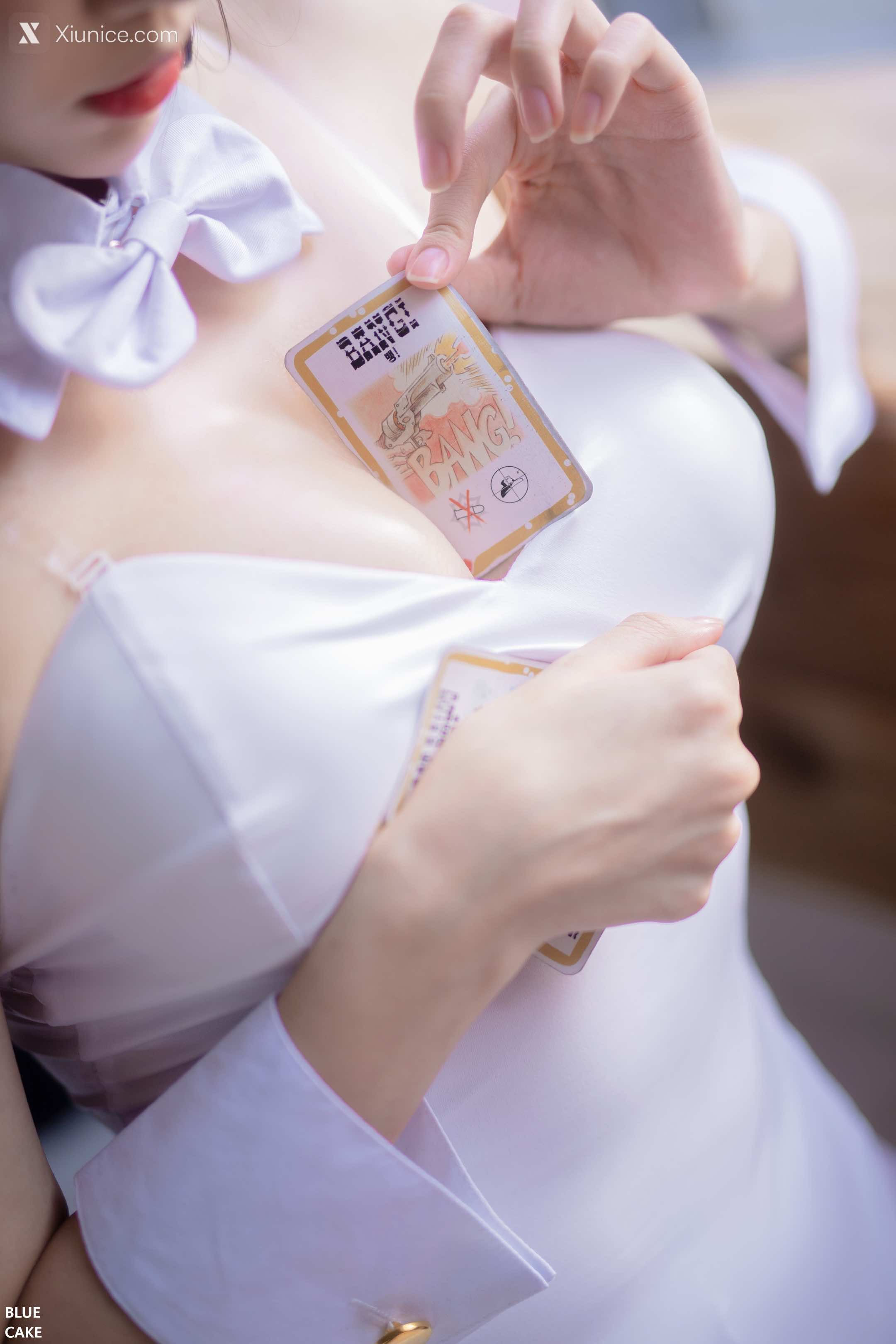 BLUECAKE Ahrin – White Black Bunny – BlueCake 4K