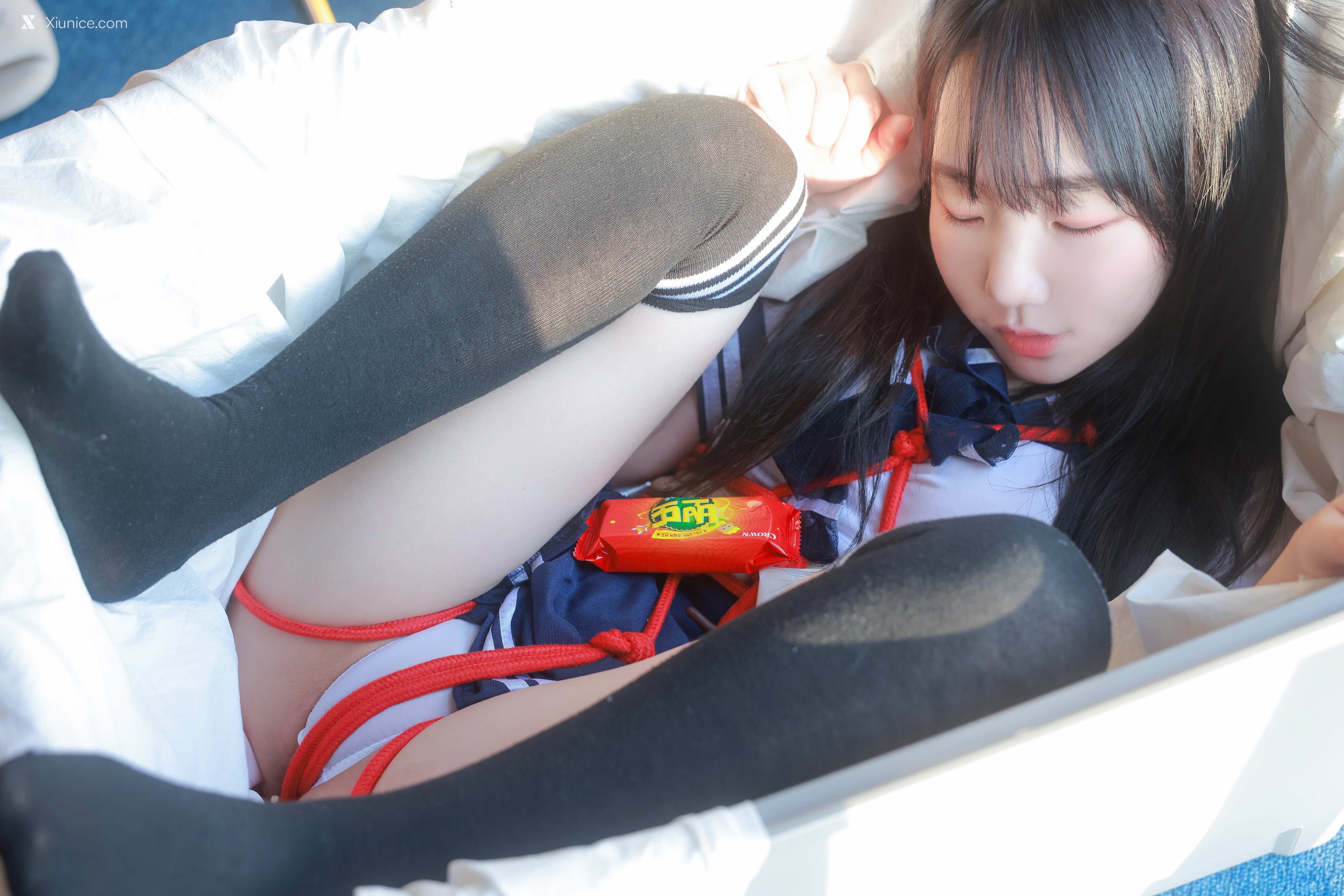 SweetBox Yeri – Packaging Girl 4K