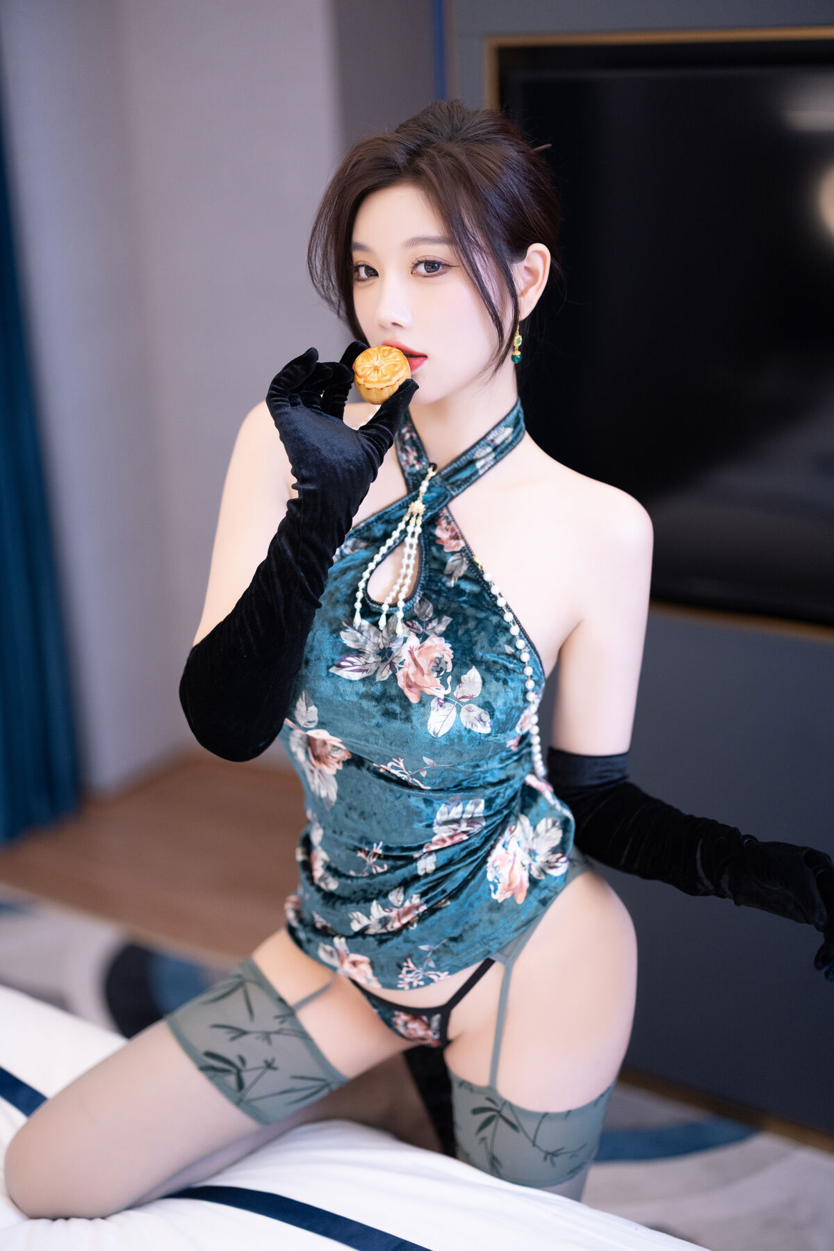 内购无水印 Yang Chen Chen 杨晨晨Yome - 秀人网模特 绿色情趣内衣 Part01