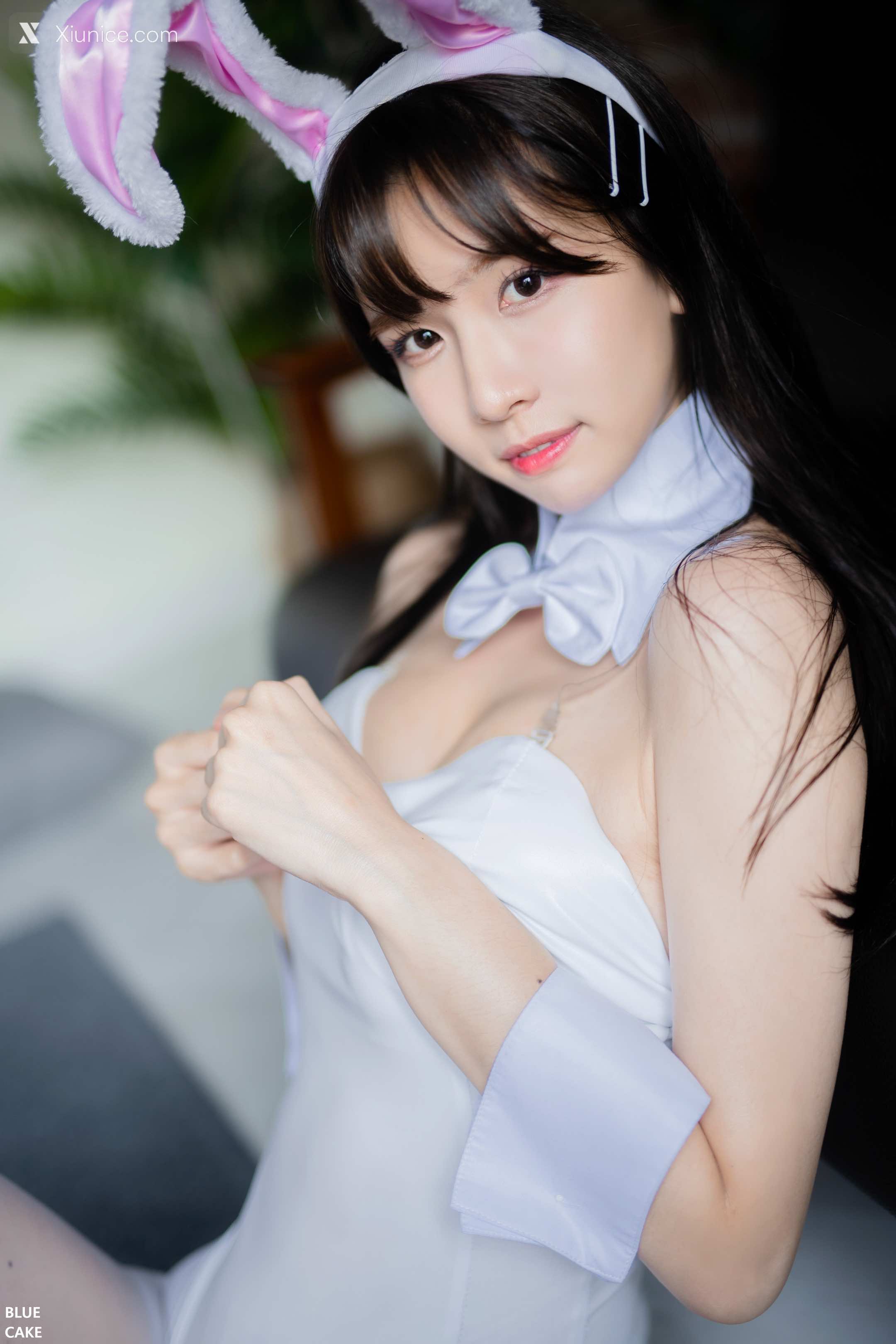 BLUECAKE Ahrin – White Black Bunny – BlueCake 4K