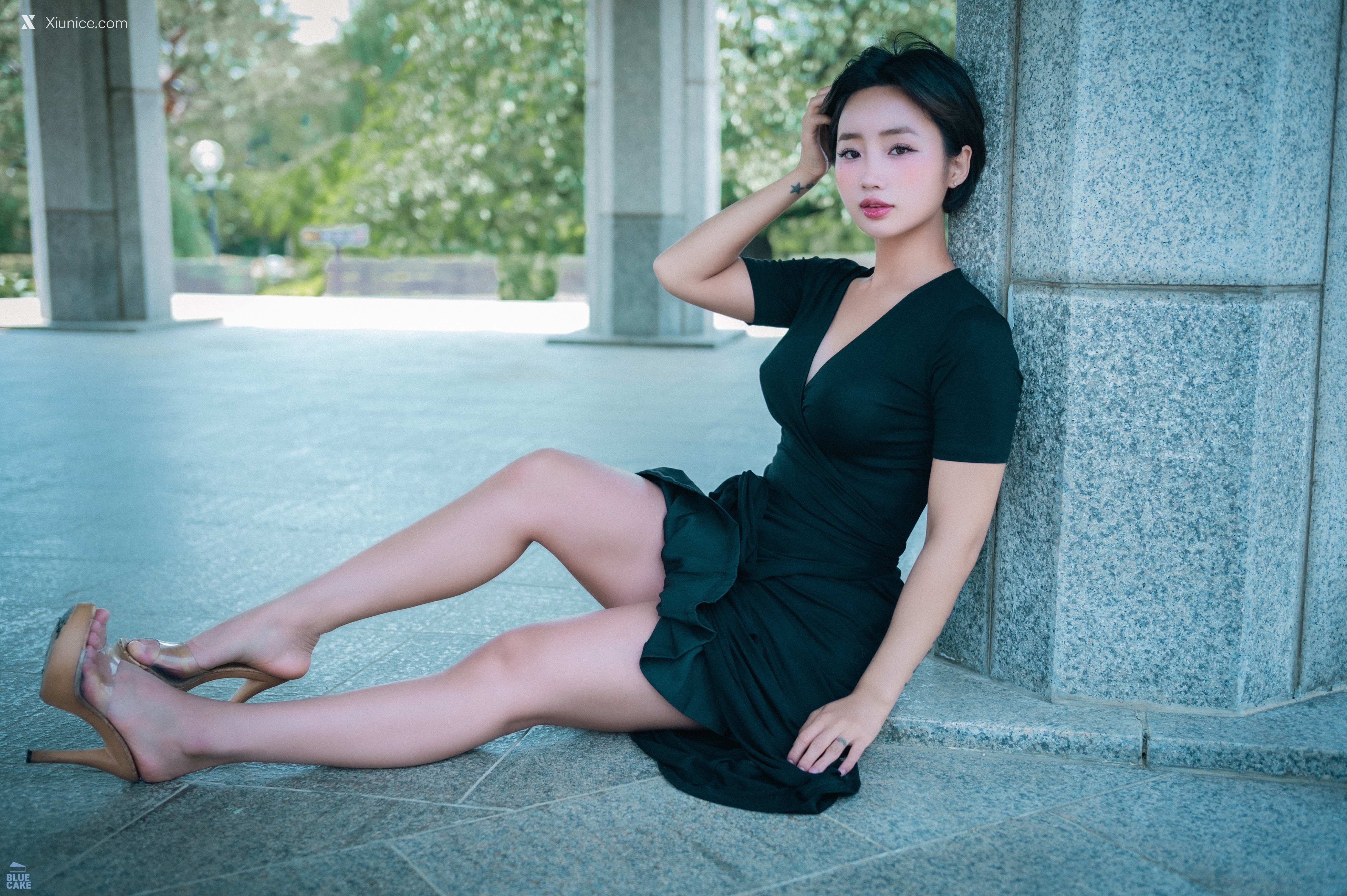 BLUECAKE Booty Queen – Walk in The Park 4K