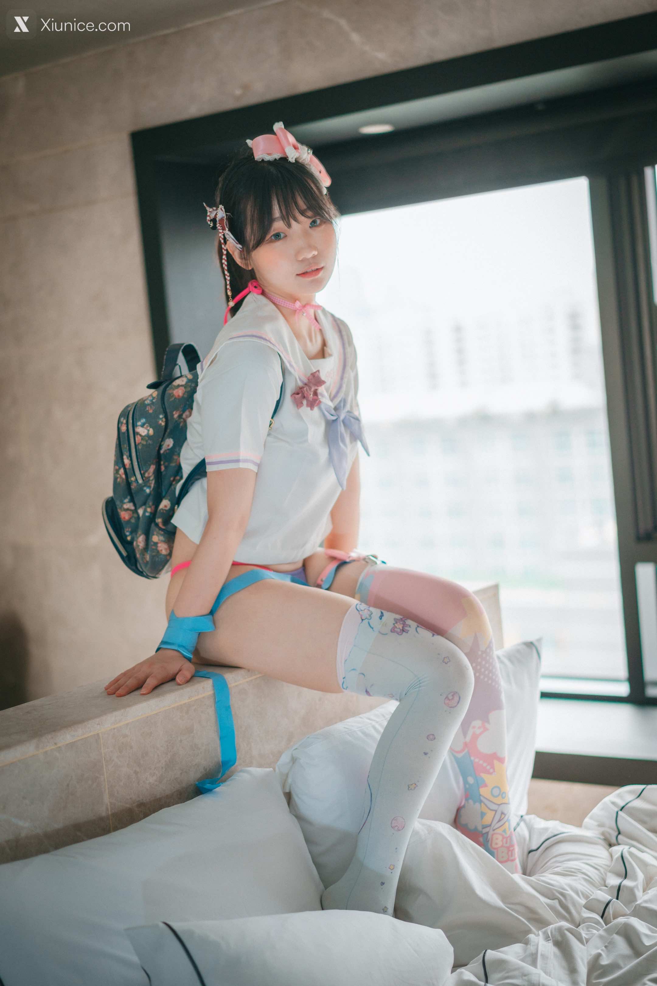 DJAWA Photo – Mimmi (밈미) – Mochilero en Violeta (Backpacker-Girl) 4K