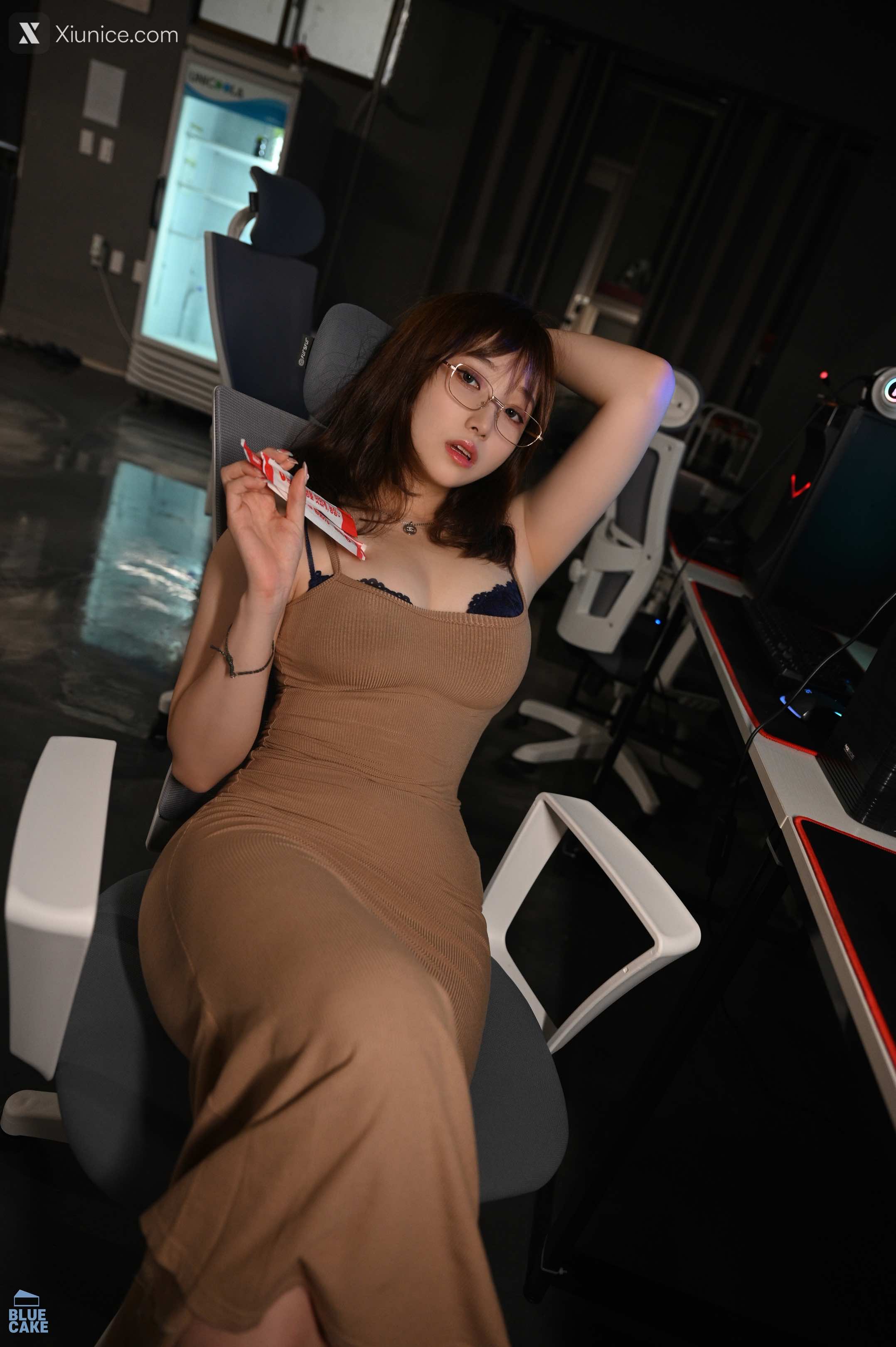 BLUECAKE Bambi (보미) – PC Room Alba 4K